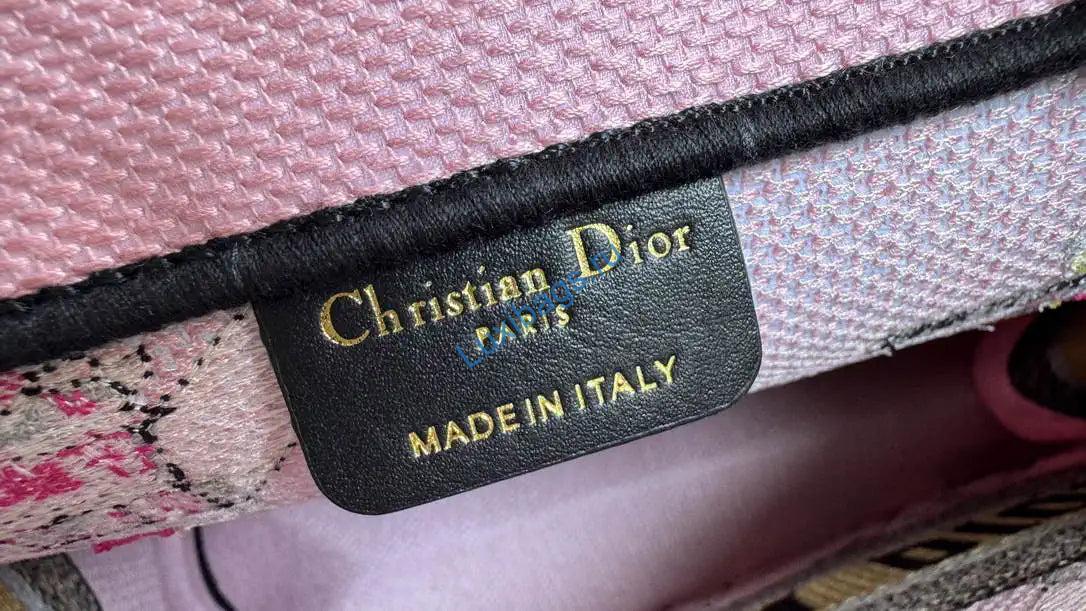 dior m1296 souvenir medium dior book tote shanghai bund embroidery pattern m9642 8 Dior M1296 Souvenir Medium Dior Book Tote Shanghai Bund embroidery pattern M9642 | dior m1296 dior souvenir medium dior book tote shanghai bund embroidery pattern m9642 09