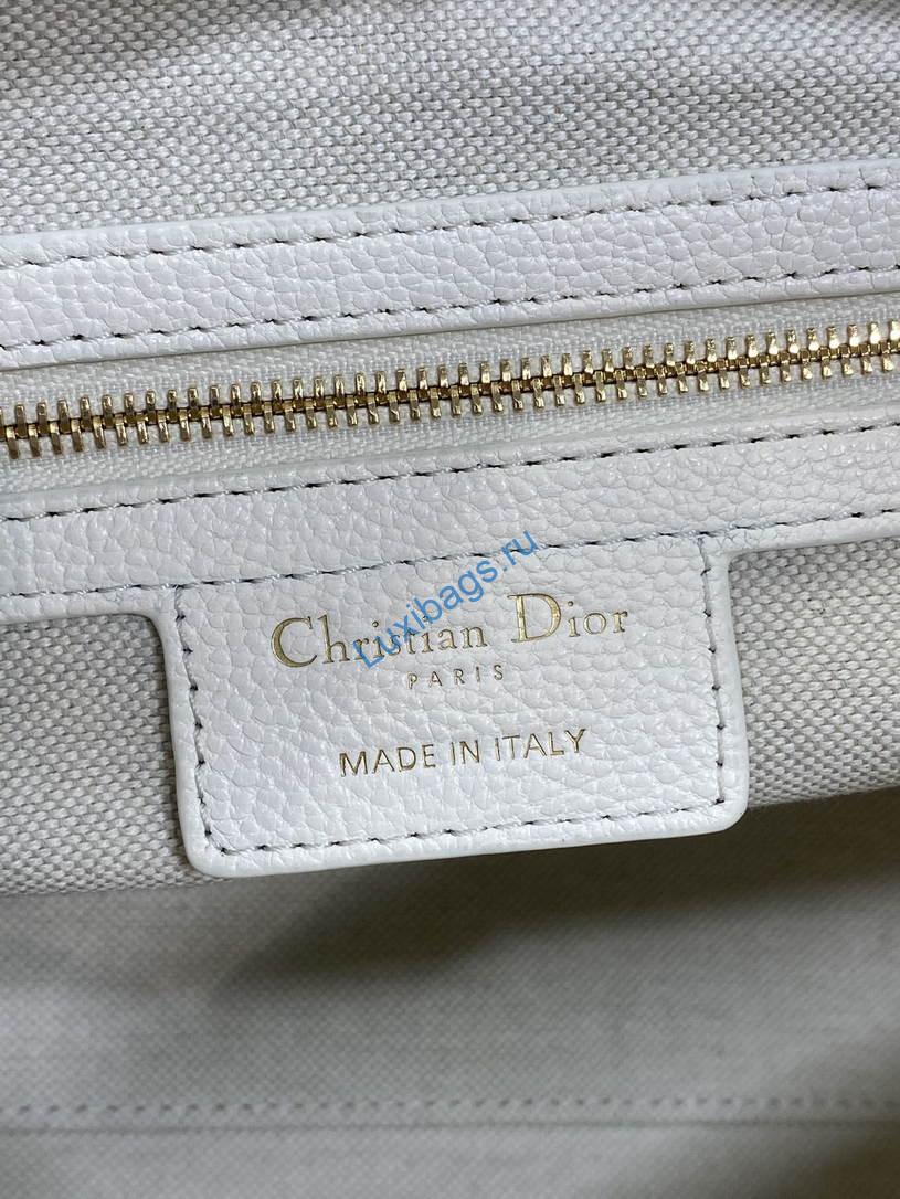 dior m2846 medium dior voyage bag white flat macrocannage grained calfskin 8 Dior M2846 Medium Dior Voyage Bag White Flat Macrocannage Grained Calfskin | dior m2846 medium dior voyage bag black flat macrocannage grained calfskin white 09