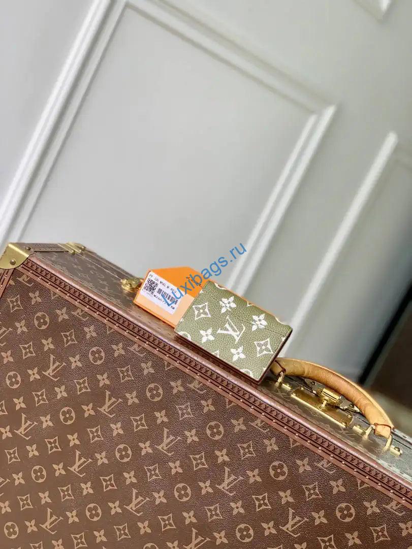 louis vuitton lv m26072 pocket organizer green 1 Louis Vuitton LV M26072 Pocket Organizer Green | louis vuitton lv m26072 pocket organizer 02