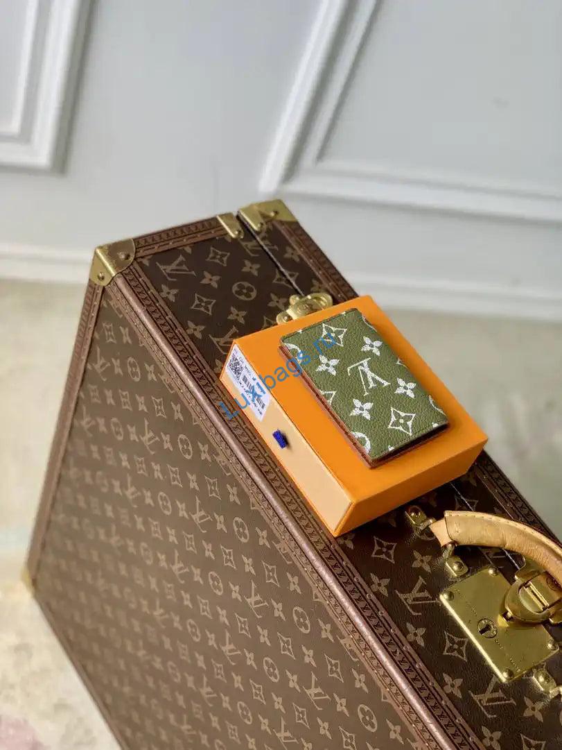 louis vuitton lv m26072 pocket organizer green 2 Louis Vuitton LV M26072 Pocket Organizer Green | louis vuitton lv m26072 pocket organizer 03