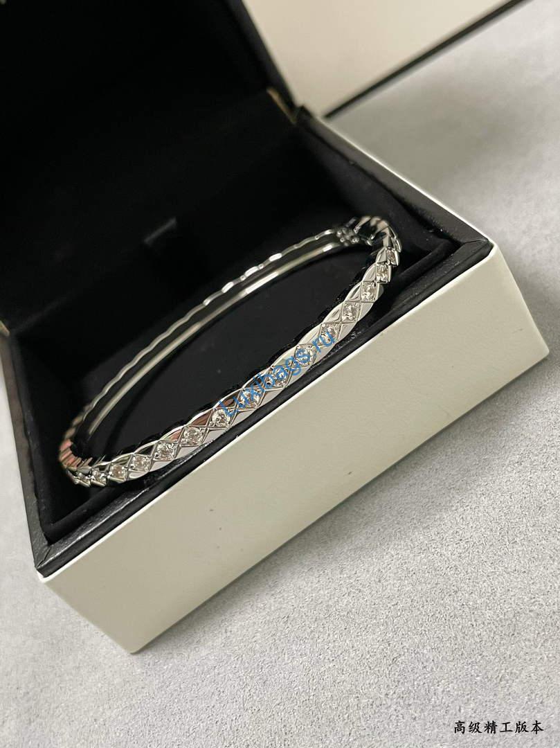 Chanel Fine Jewellery Coco Crush Bracelet J12809 White Gold diamonds | chanel fine jewellery coco crush bracelet j12809 white gold diamonds 4