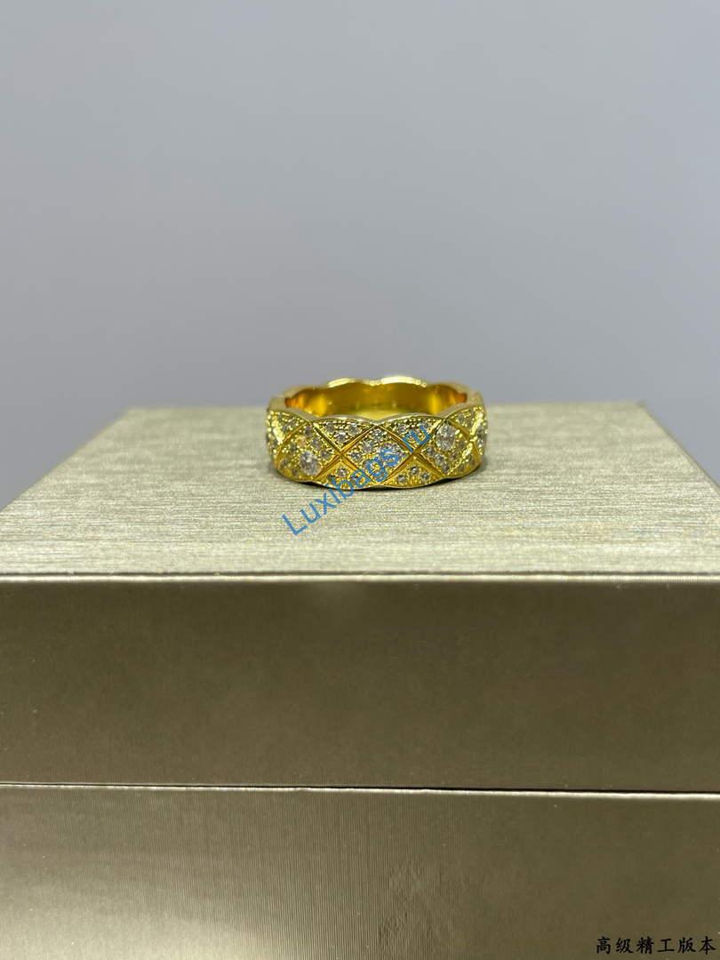 Chanel J13000 Coco Crush Ring Yellow gold diamonds | chanel j13000 coco crush ring yellow gold diamonds 5
