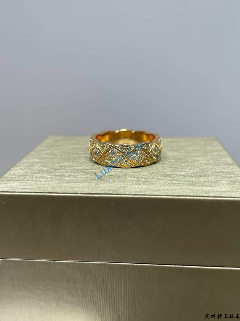 Chanel J13001 Coco Crush Ring Rose gold diamonds | chanel j13001 coco crush ring rose gold diamonds 4