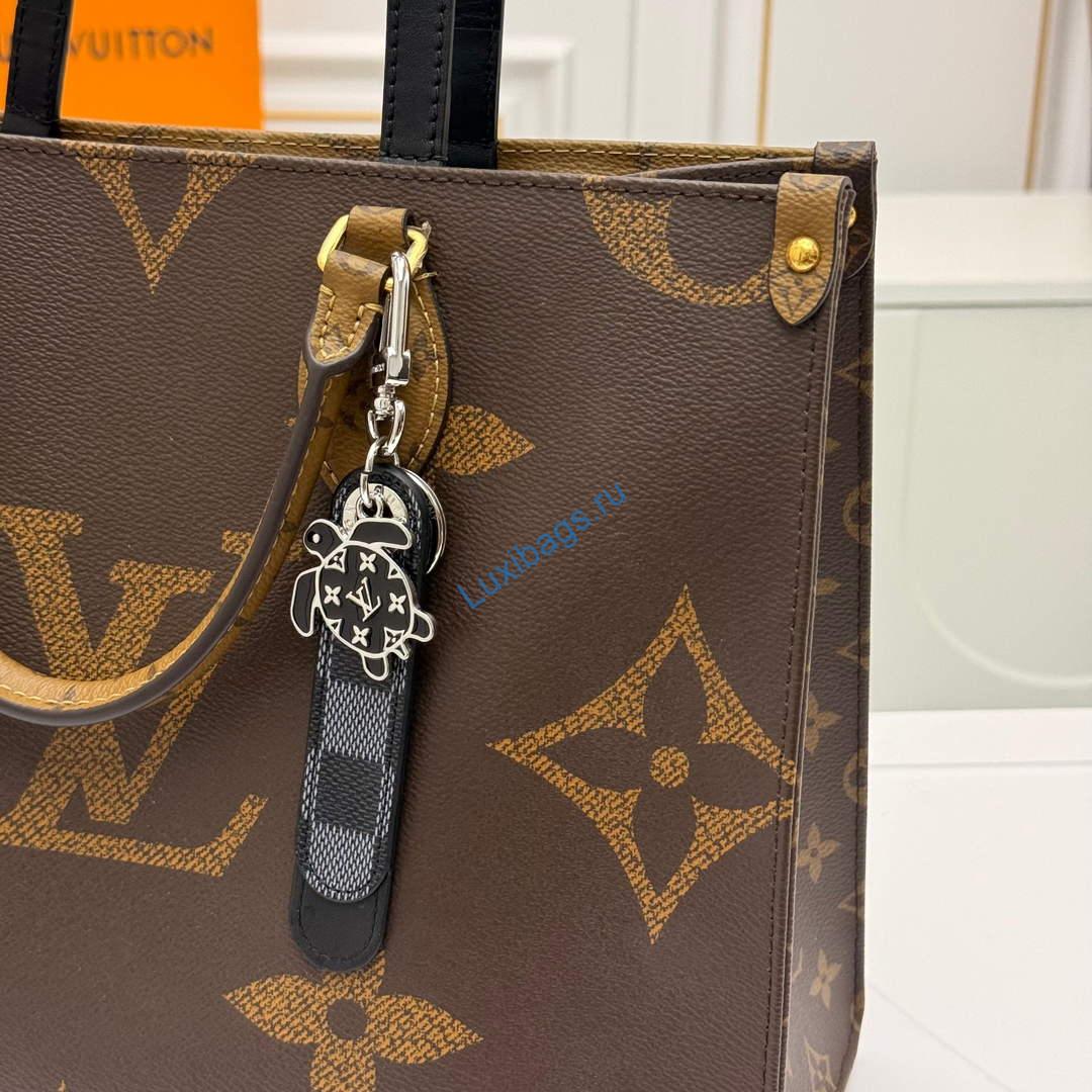 Louis Vuitton M02564 Dragonne Tab Key Holder and Bag Charm black | louis vuitton m02564 dragonne tab key holder and bag charm black 9