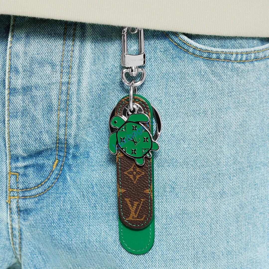 Louis Vuitton M02564 Dragonne Tab Key Holder and Bag Charm green | louis vuitton m02564 dragonne tab key holder and bag charm green 2