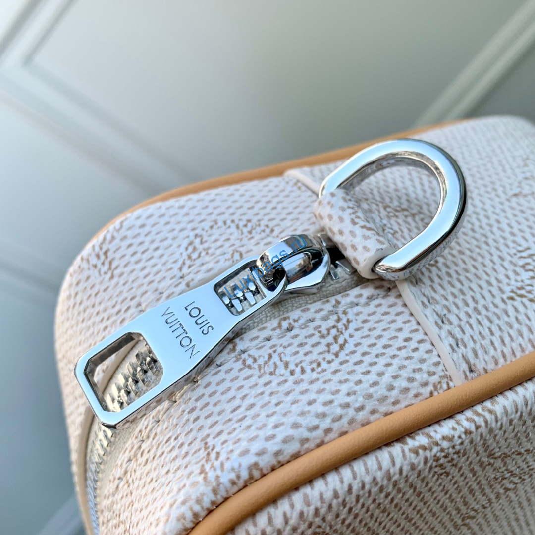 lv m27155 louis vuitton trocadéro wearable wallet linen 5 LV M27155 Louis Vuitton Trocadéro Wearable Wallet Linen | lv m27155 louis vuitton trocadero wearable wallet linen 6