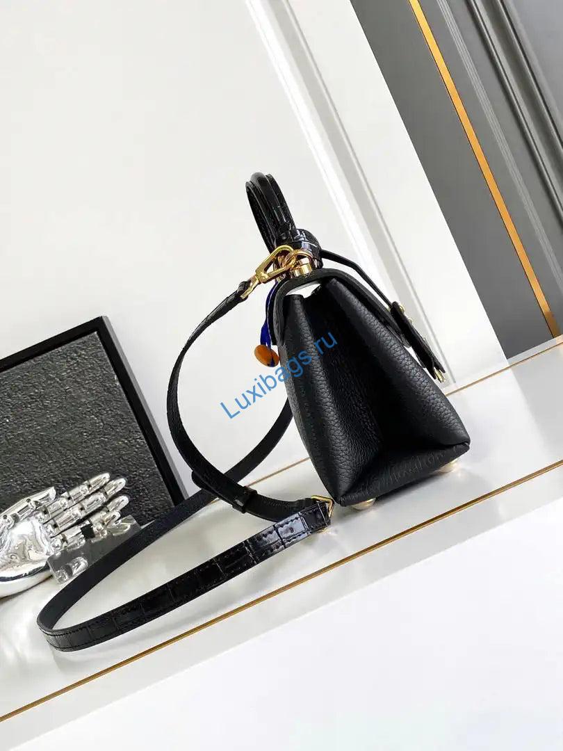 lv m86012 louis vuitton leather rose des vents mini black 1 LV M86012 Louis Vuitton Leather Rose Des Vents Mini Black | lv m87106 louis vuitton leather rose des vents mini 20