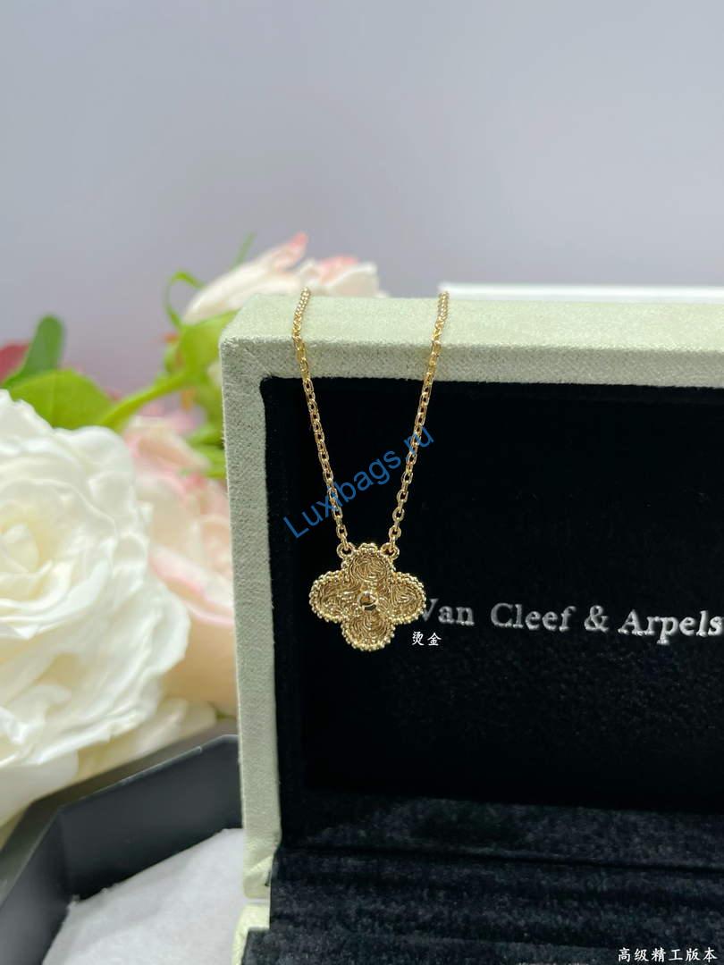 Van Cleef & Arpels Vintage Alhambra pendant VCARN9ZS00 Rose gold | van cleef arpels vintage alhambra pendant vcarn9zs00 rose gold 3