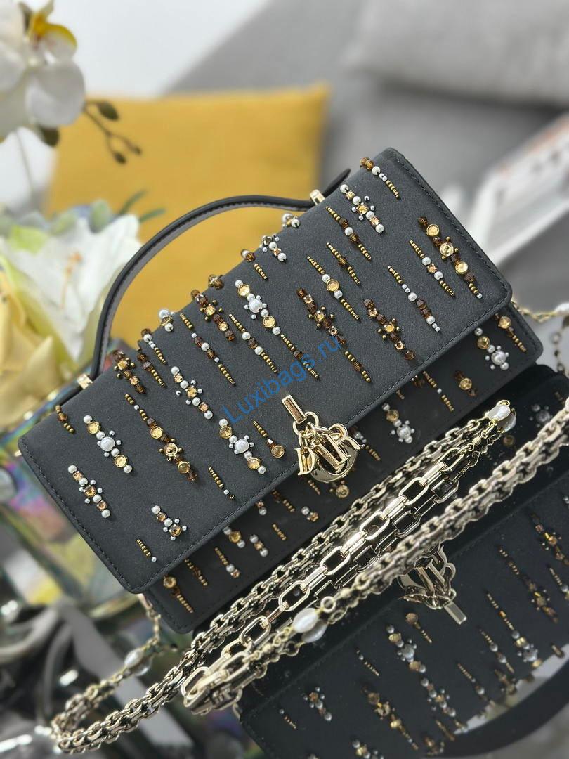 dior s0980 mini miss dior bag latte m0997 embroidery with shimmering beads 4 Dior S0980 Mini Miss Dior Bag Latte M0997 Embroidery with shimmering beads | dior s0980 mini miss dior bag latte cannage lambskin m0997 embroidery with shimmering beads 05