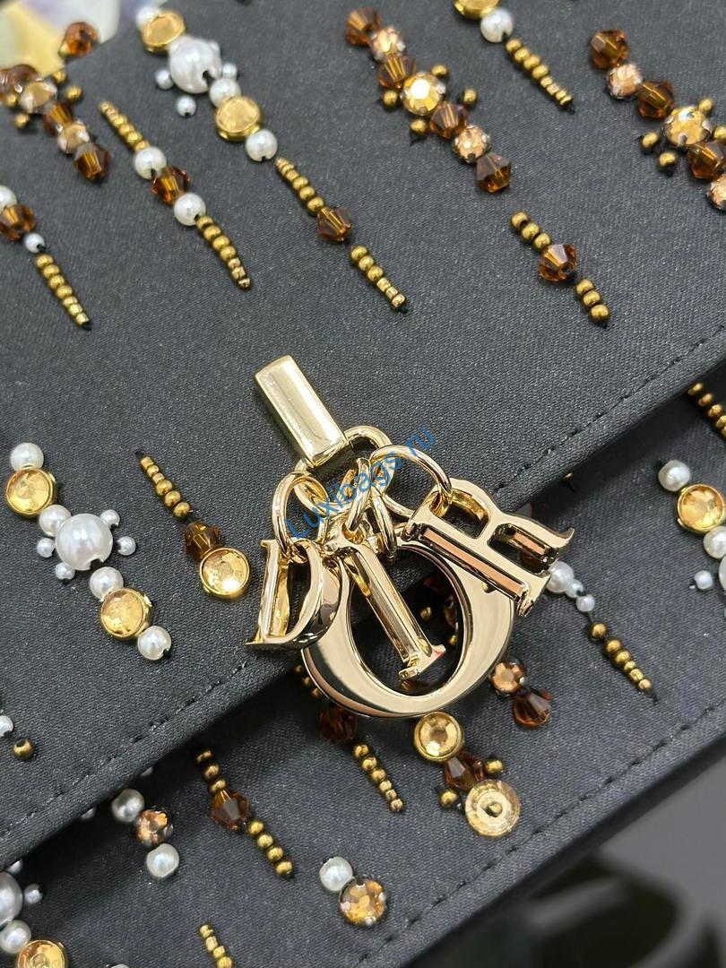 dior s0980 mini miss dior bag latte m0997 embroidery with shimmering beads 5 Dior S0980 Mini Miss Dior Bag Latte M0997 Embroidery with shimmering beads | dior s0980 mini miss dior bag latte cannage lambskin m0997 embroidery with shimmering beads 06