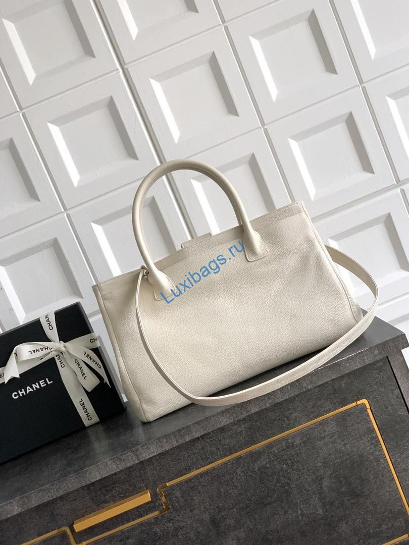 chanel as6056 cerf leather exterior medium tote bags white 2 Chanel AS6056 Cerf Leather Exterior Medium Tote Bags White | chanel as6056 cerf leather exterior medium tote bags 03