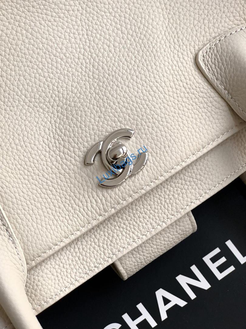 chanel as6056 cerf leather exterior medium tote bags white 4 Chanel AS6056 Cerf Leather Exterior Medium Tote Bags White | chanel as6056 cerf leather exterior medium tote bags 05