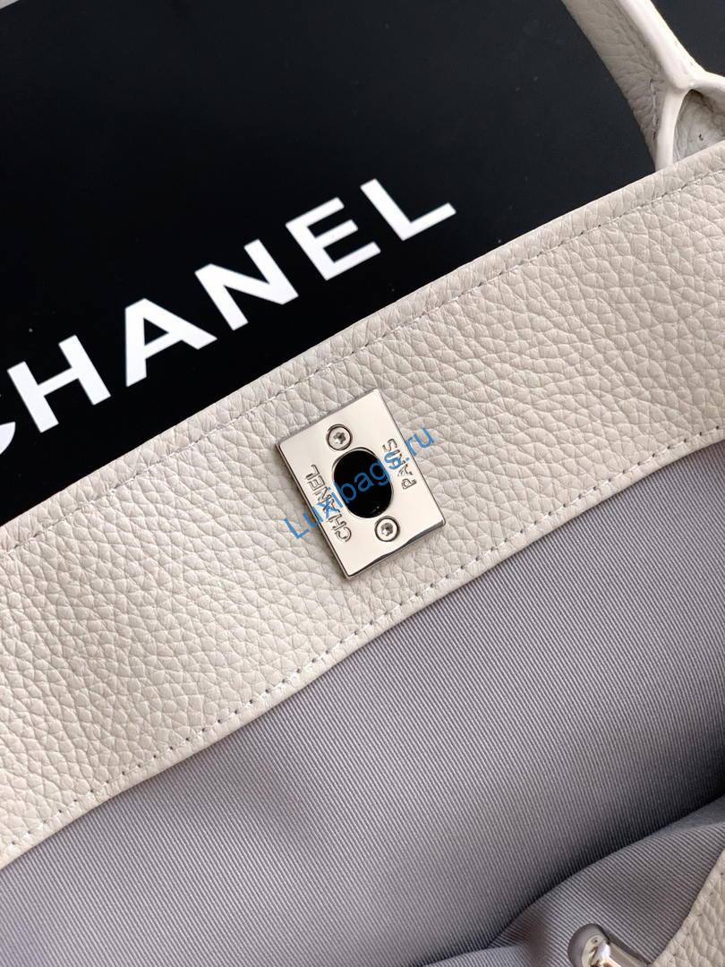 chanel as6056 cerf leather exterior medium tote bags white 6 Chanel AS6056 Cerf Leather Exterior Medium Tote Bags White | chanel as6056 cerf leather exterior medium tote bags 07