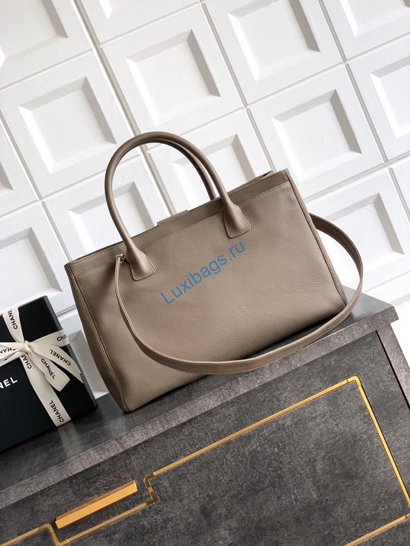 chanel as6056 cerf leather exterior medium tote bags gray 2 Chanel AS6056 Cerf Leather Exterior Medium Tote Bags Gray | chanel as6056 cerf leather exterior medium tote bags 21