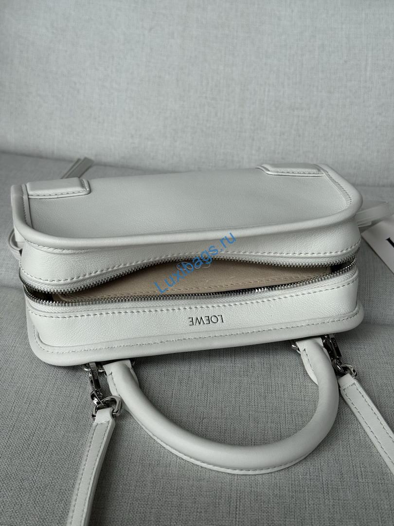Loewe A039AS4X12 Mini Amazona 180 bag in soft calfskin White | loewe a039as4x12 mini amazona 180 bag in soft calfskin 32