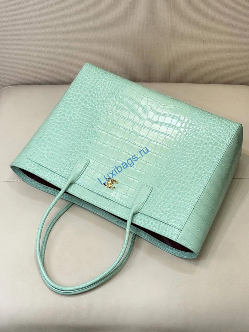 chanel as6239 cerf leather exterior large tote bags crocodile pattern green 4 Chanel AS6239 Cerf Leather Exterior Large Tote Bags Crocodile pattern Green | chanel as6239 cerf leather exterior large tote bags crocodile pattern green 14