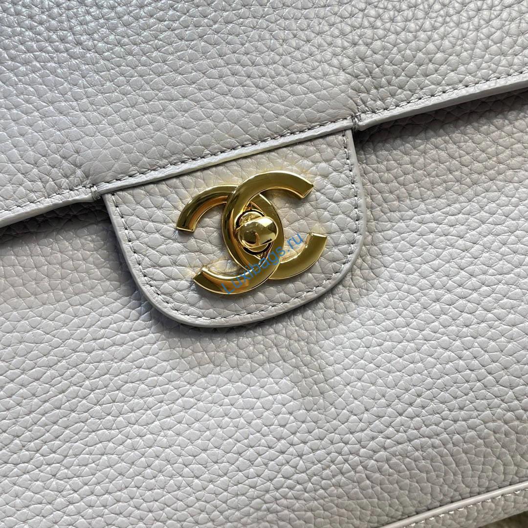 Chanel Maxi Flapbag Grained calfskin & gold-tone metal AS6233 Light Gray | chanel maxi flapbag grained calfskin gold tone metal as6233 104