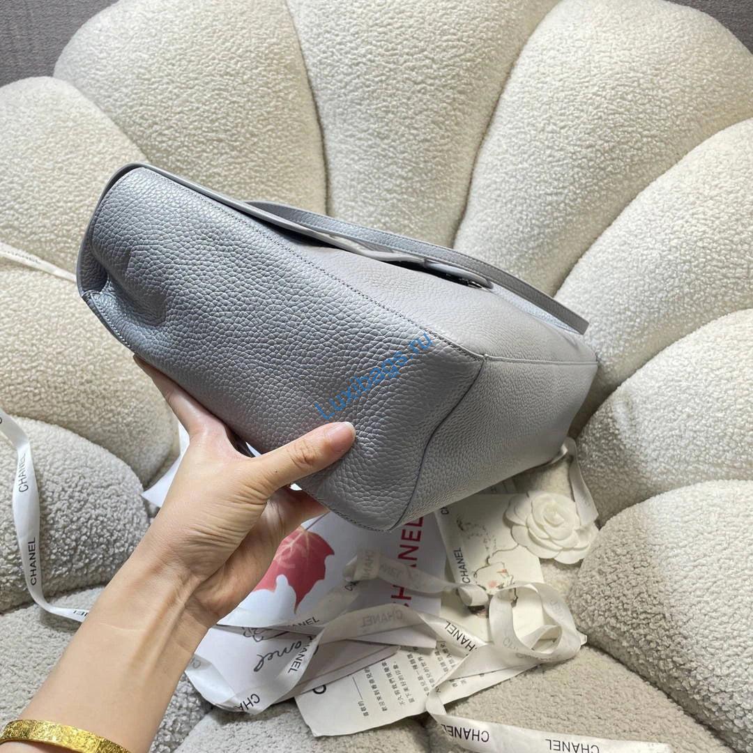 Chanel Maxi Flapbag Grained calfskin & gold-tone metal AS6233 Light Gray | chanel maxi flapbag grained calfskin gold tone metal as6233 111