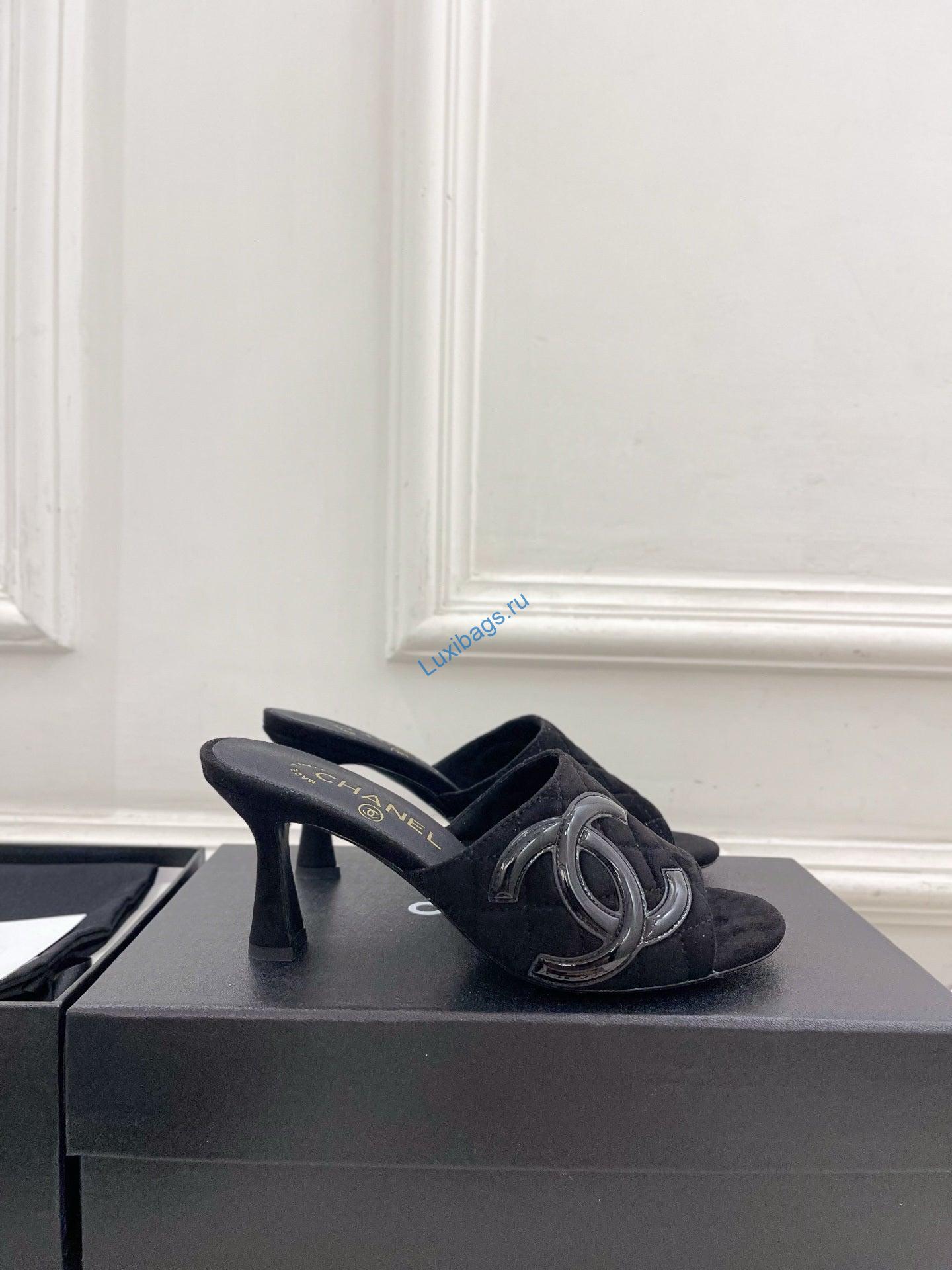 chanel women's diamond-patterned slippers 7.5cm c93334 1 Chanel Women's Diamond-patterned Slippers 7.5cm C93334 | chanel womens diamond patterned slippers 7 5cm c93334 2