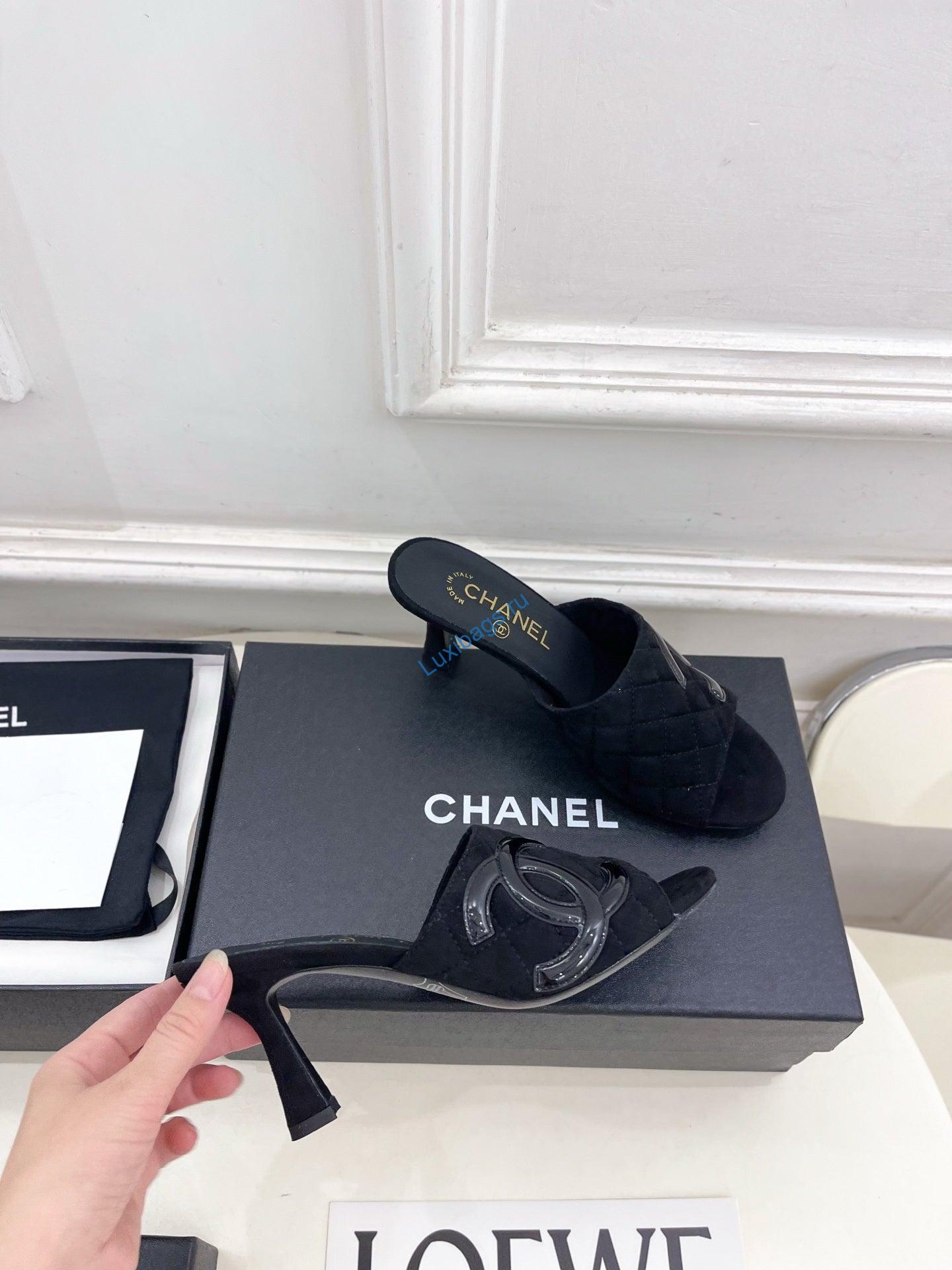 chanel women's diamond-patterned slippers 7.5cm c93334 3 Chanel Women's Diamond-patterned Slippers 7.5cm C93334 | chanel womens diamond patterned slippers 7 5cm c93334 4