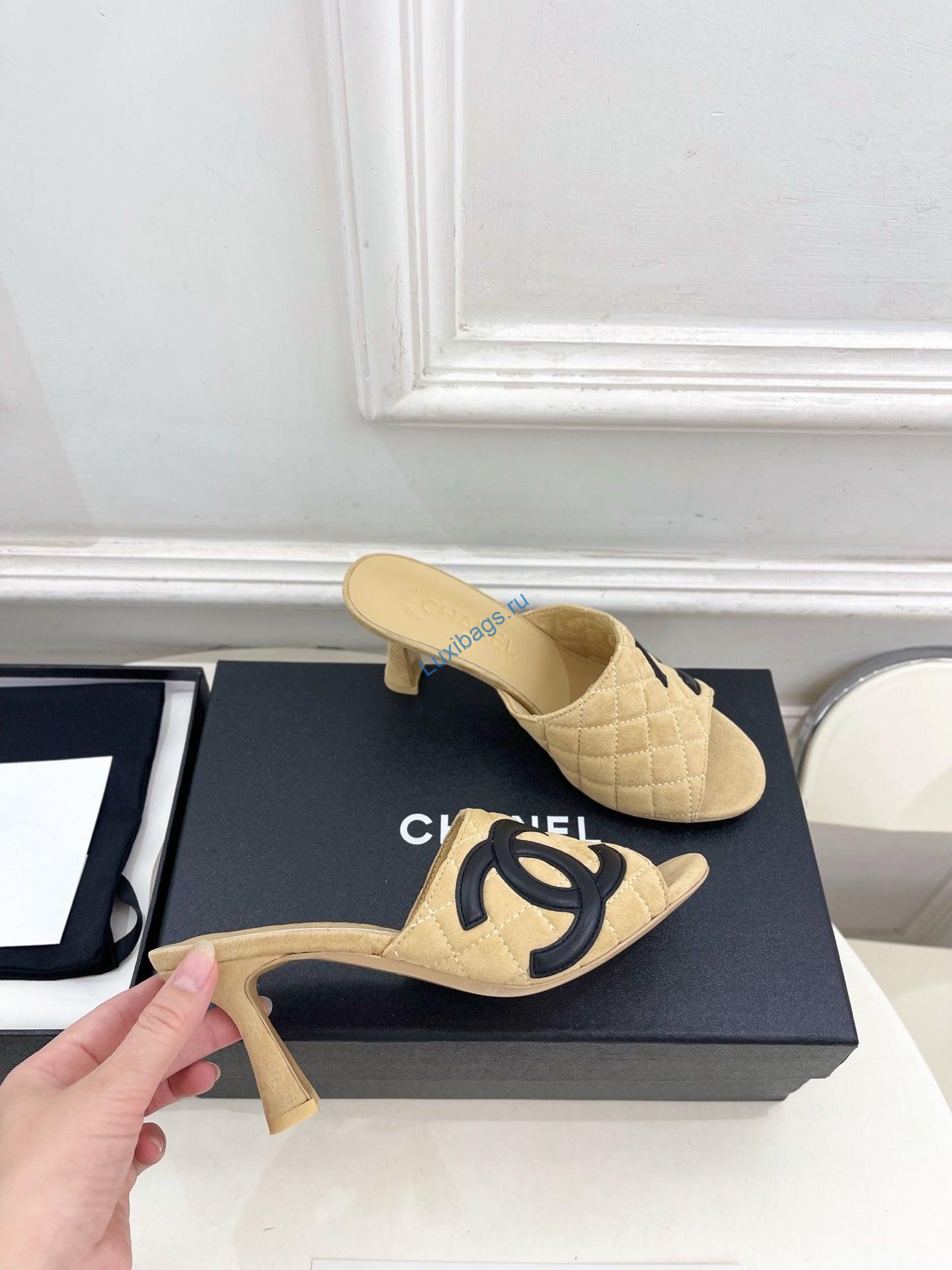 chanel women's diamond-patterned slippers 7.5cm c93335 3 Chanel Women's Diamond-patterned Slippers 7.5cm C93335 | chanel womens diamond patterned slippers 7 5cm c93335 4