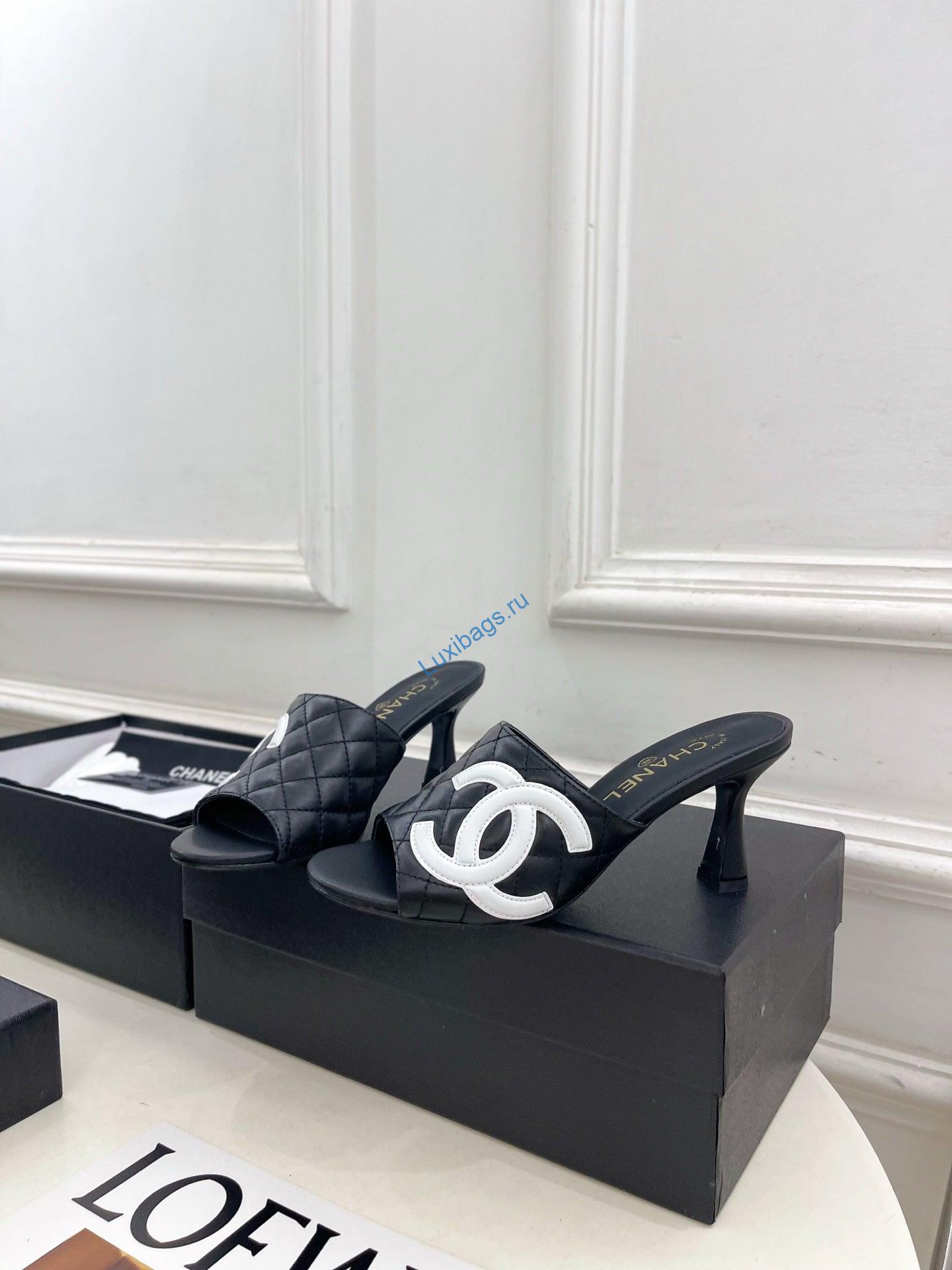 chanel women's diamond-patterned slippers 7.5cm c93336 2 Chanel Women's Diamond-patterned Slippers 7.5cm C93336 | chanel womens diamond patterned slippers 7 5cm c93336 3