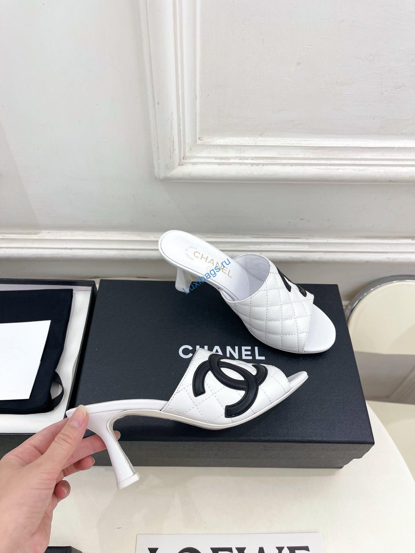 chanel women's diamond-patterned slippers 7.5cm c93337 3 Chanel Women's Diamond-patterned Slippers 7.5cm C93337 | chanel womens diamond patterned slippers 7 5cm c93337 4
