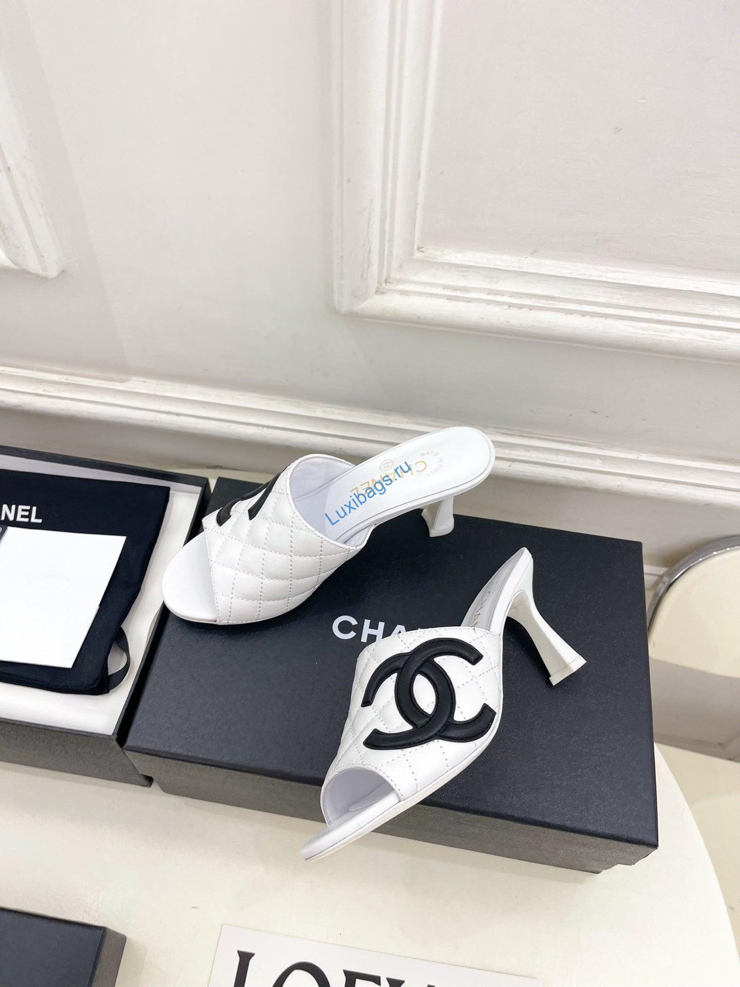 chanel women's diamond-patterned slippers 7.5cm c93337 4 Chanel Women's Diamond-patterned Slippers 7.5cm C93337 | chanel womens diamond patterned slippers 7 5cm c93337 5