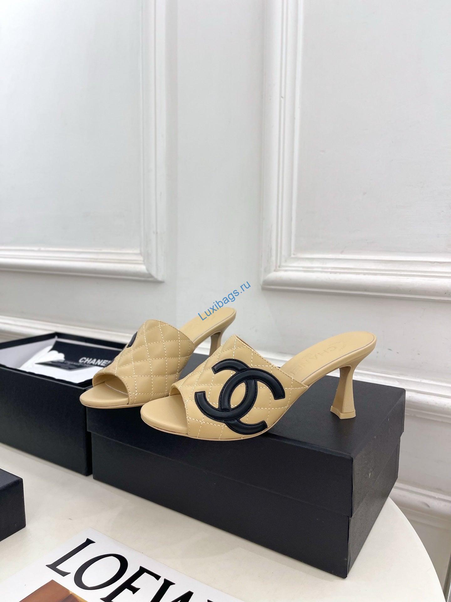 chanel women's diamond-patterned slippers 7.5cm c93338 2 Chanel Women's Diamond-patterned Slippers 7.5cm C93338 | chanel womens diamond patterned slippers 7 5cm c93338 3
