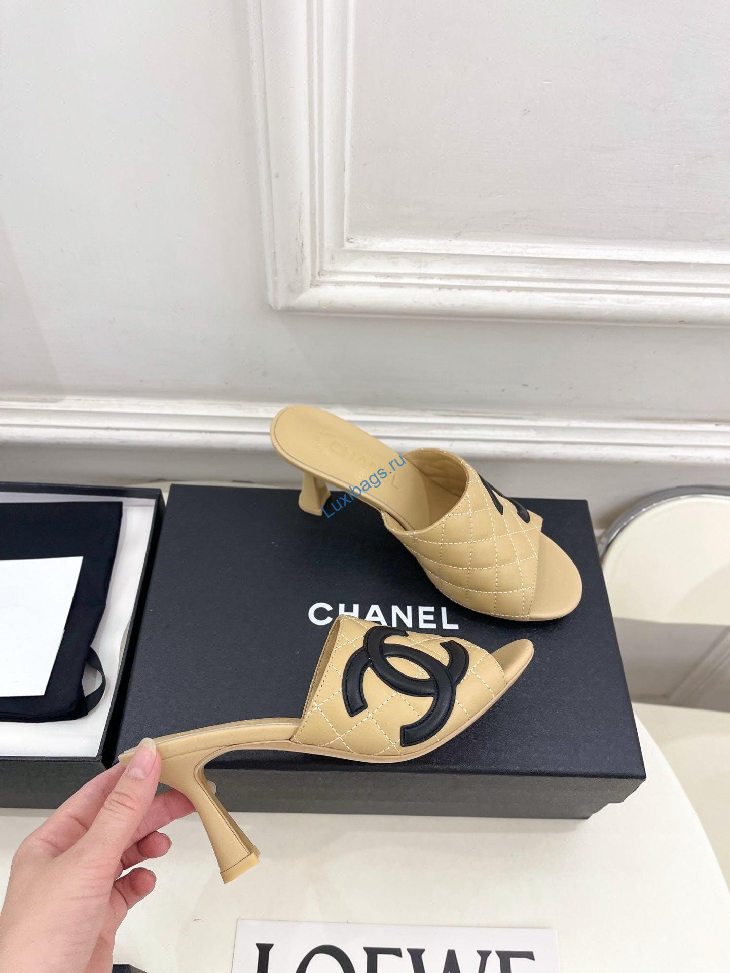 chanel women's diamond-patterned slippers 7.5cm c93338 3 Chanel Women's Diamond-patterned Slippers 7.5cm C93338 | chanel womens diamond patterned slippers 7 5cm c93338 4