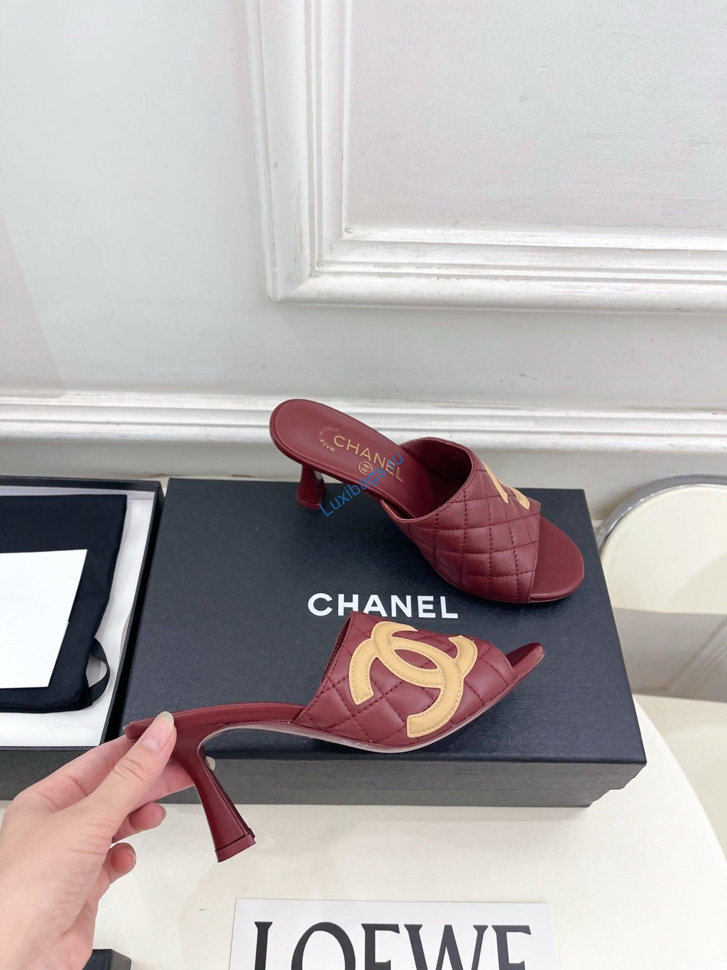 chanel women's diamond-patterned slippers 7.5cm c93340 3 Chanel Women's Diamond-patterned Slippers 7.5cm C93340 | chanel womens diamond patterned slippers 7 5cm c93340 4