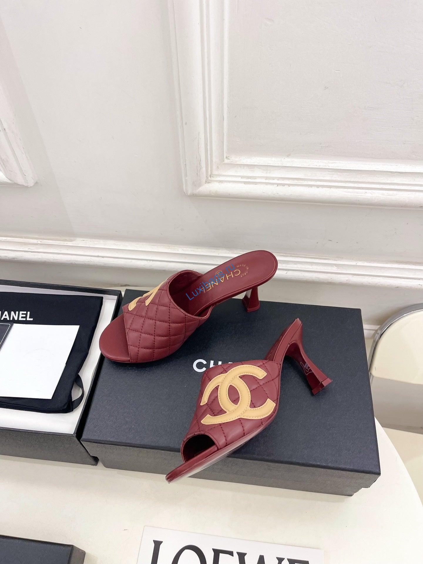 chanel women's diamond-patterned slippers 7.5cm c93340 4 Chanel Women's Diamond-patterned Slippers 7.5cm C93340 | chanel womens diamond patterned slippers 7 5cm c93340 5