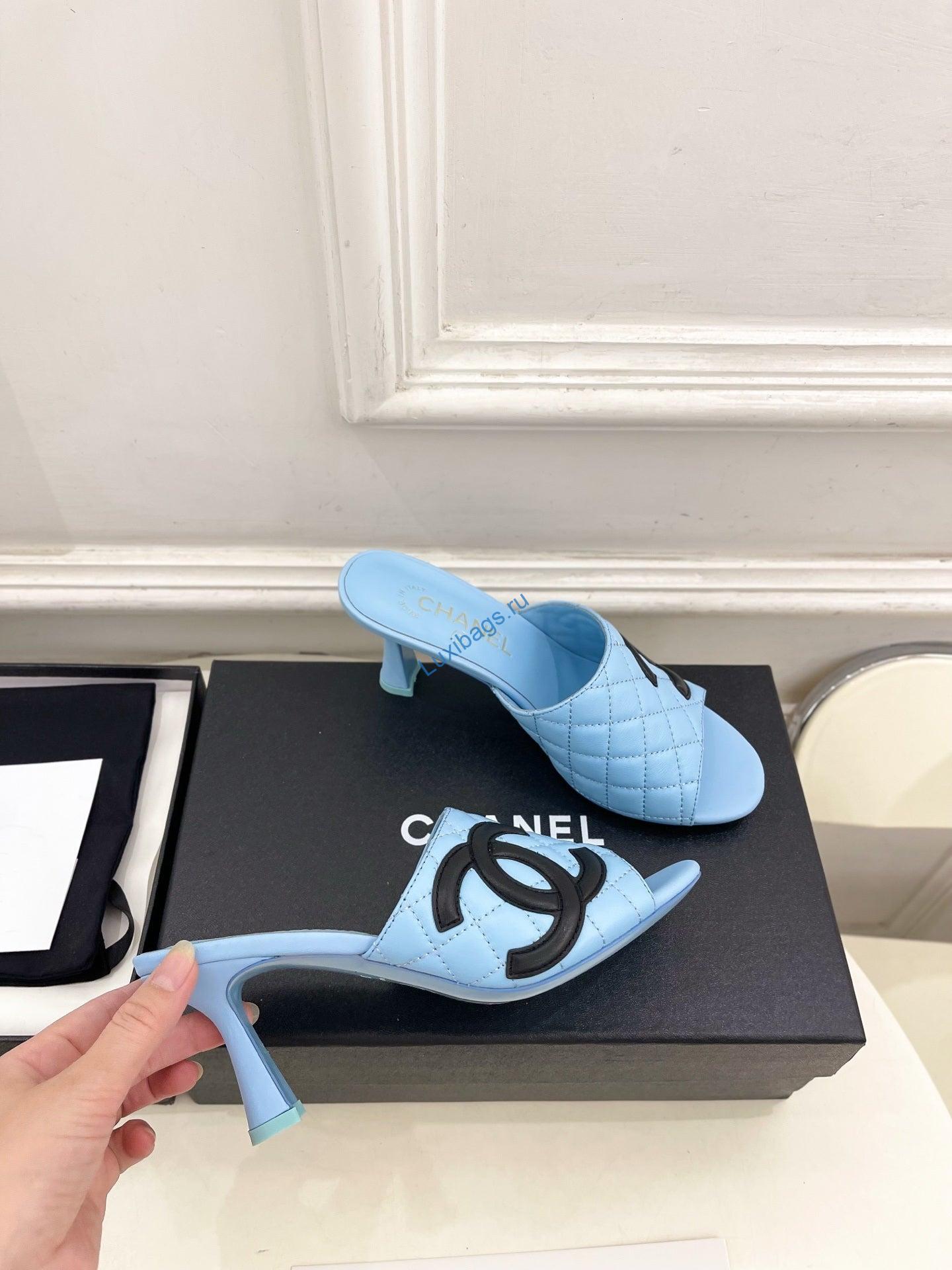 chanel women's diamond-patterned slippers 7.5cm c93341 3 Chanel Women's Diamond-patterned Slippers 7.5cm C93341 | chanel womens diamond patterned slippers 7 5cm c93341 4