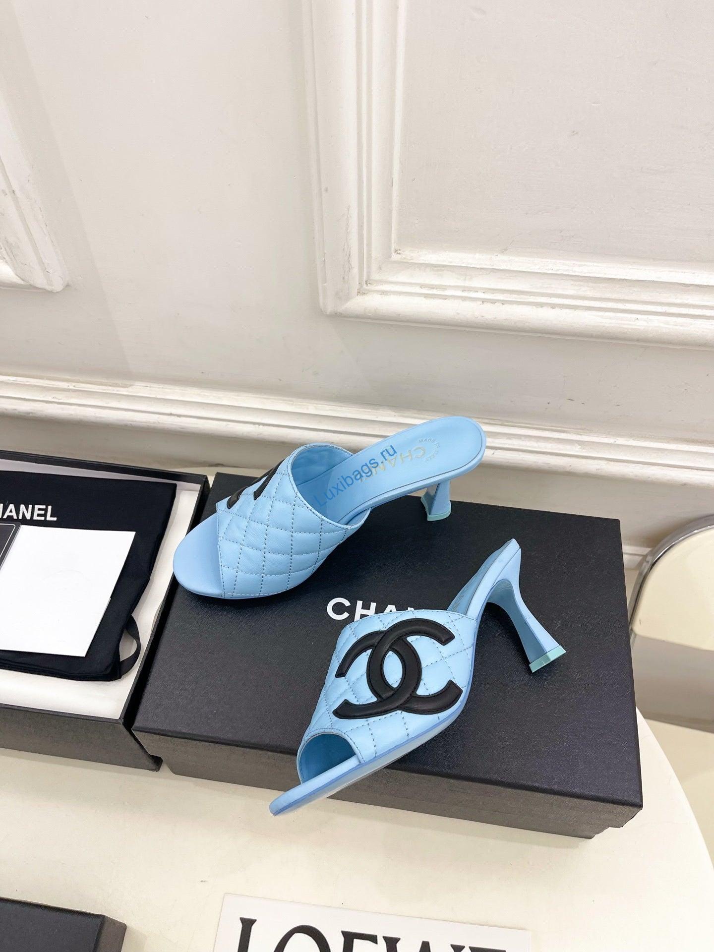 chanel women's diamond-patterned slippers 7.5cm c93341 4 Chanel Women's Diamond-patterned Slippers 7.5cm C93341 | chanel womens diamond patterned slippers 7 5cm c93341 5