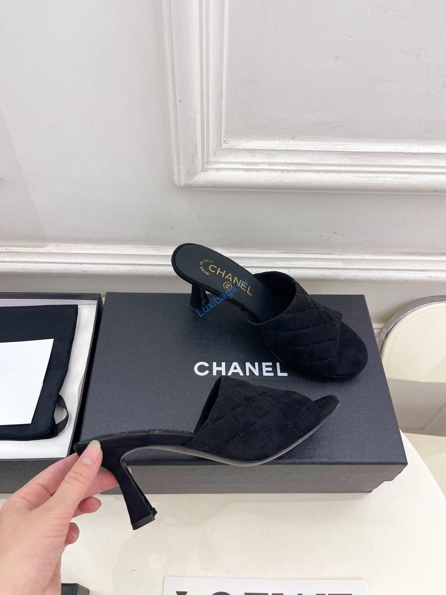 chanel women's diamond-patterned slippers 7.5cm c93342 3 Chanel Women's Diamond-patterned Slippers 7.5cm C93342 | chanel womens diamond patterned slippers 7 5cm c93342 4
