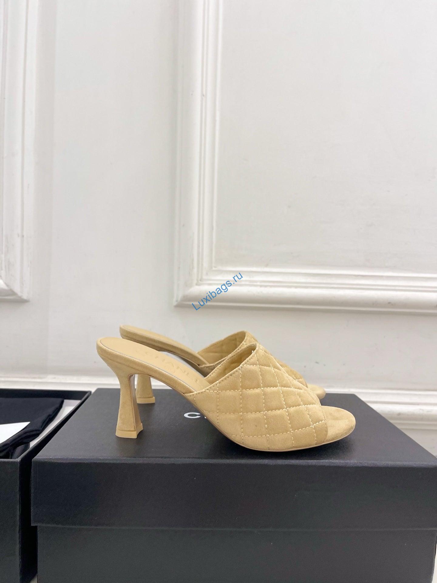 chanel women's diamond-patterned slippers 7.5cm c93343 1 Chanel Women's Diamond-patterned Slippers 7.5cm C93343 | chanel womens diamond patterned slippers 7 5cm c93343 2
