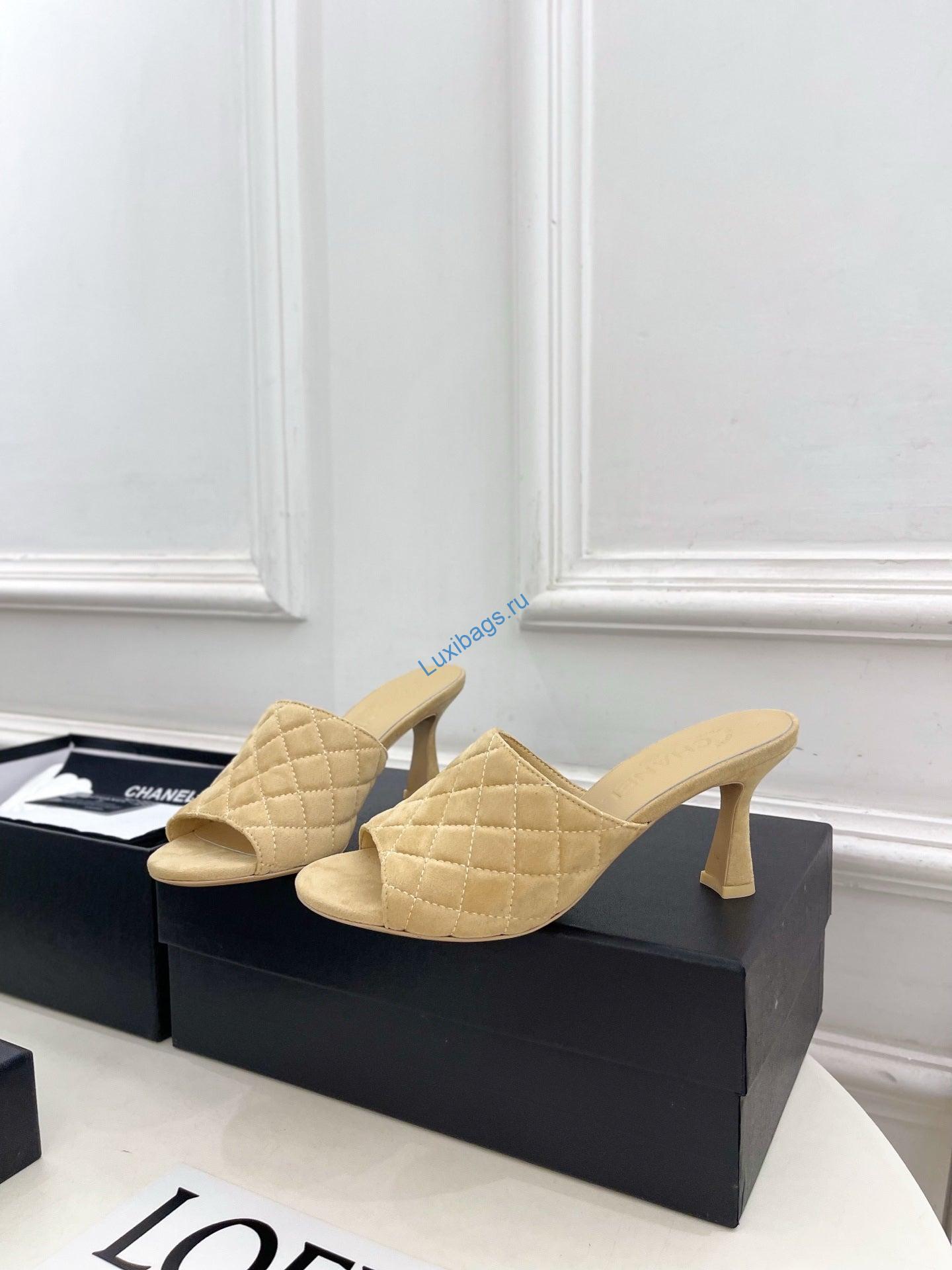 chanel women's diamond-patterned slippers 7.5cm c93343 2 Chanel Women's Diamond-patterned Slippers 7.5cm C93343 | chanel womens diamond patterned slippers 7 5cm c93343 3