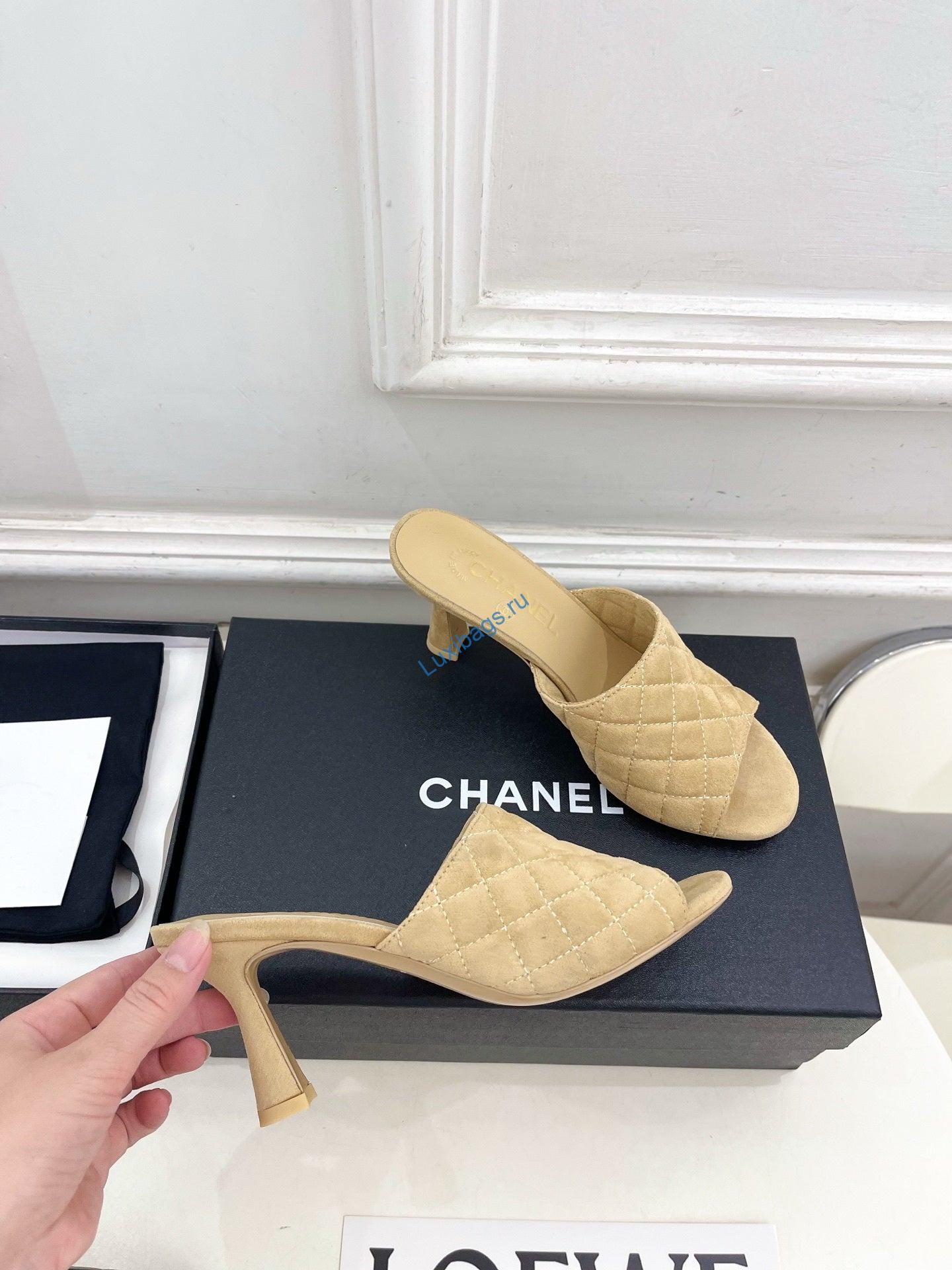 chanel women's diamond-patterned slippers 7.5cm c93343 3 Chanel Women's Diamond-patterned Slippers 7.5cm C93343 | chanel womens diamond patterned slippers 7 5cm c93343 4