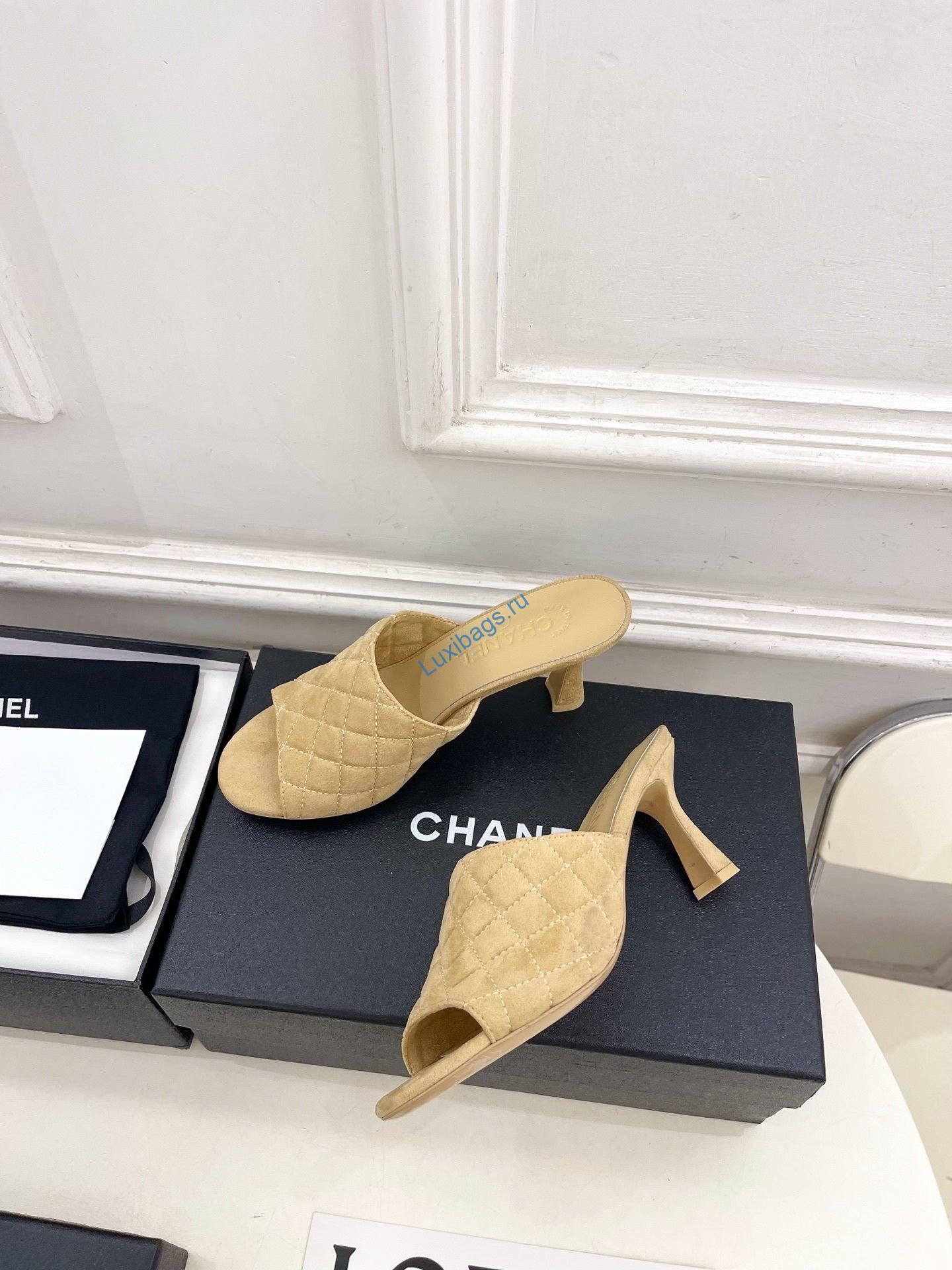 chanel women's diamond-patterned slippers 7.5cm c93343 4 Chanel Women's Diamond-patterned Slippers 7.5cm C93343 | chanel womens diamond patterned slippers 7 5cm c93343 5