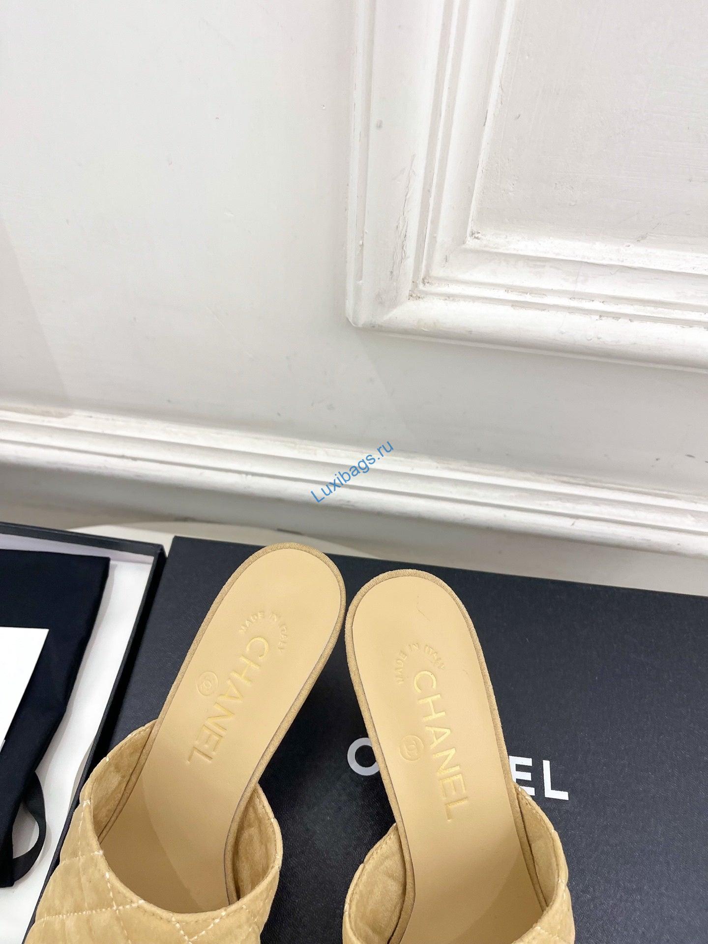 chanel women's diamond-patterned slippers 7.5cm c93343 6 Chanel Women's Diamond-patterned Slippers 7.5cm C93343 | chanel womens diamond patterned slippers 7 5cm c93343 7