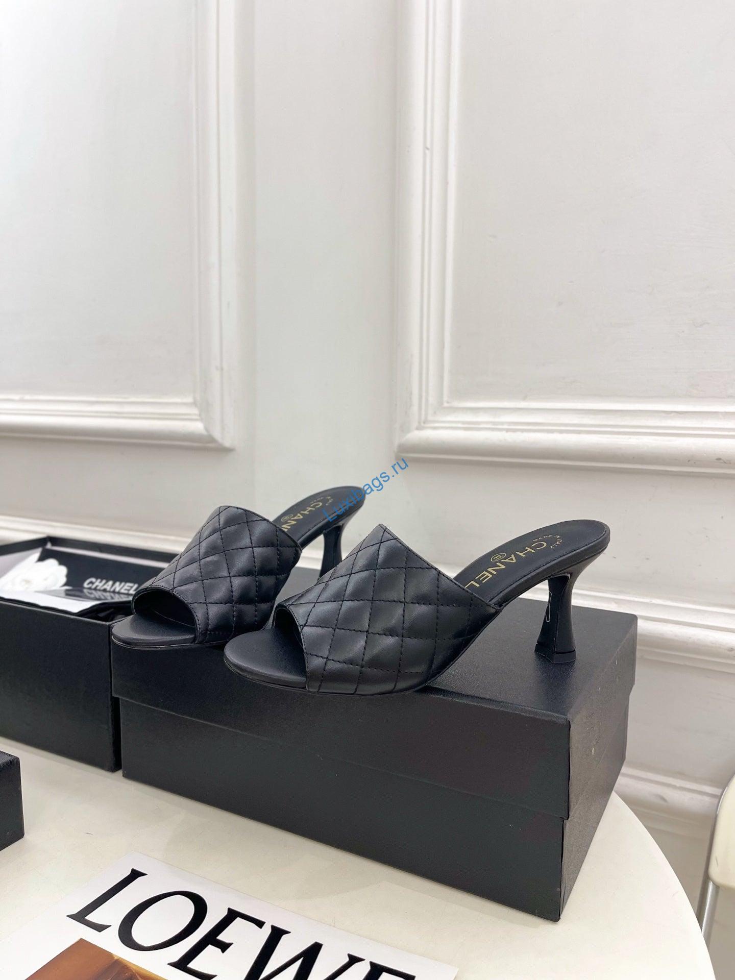 chanel women's diamond-patterned slippers 7.5cm c93344 2 Chanel Women's Diamond-patterned Slippers 7.5cm C93344 | chanel womens diamond patterned slippers 7 5cm c93344 3