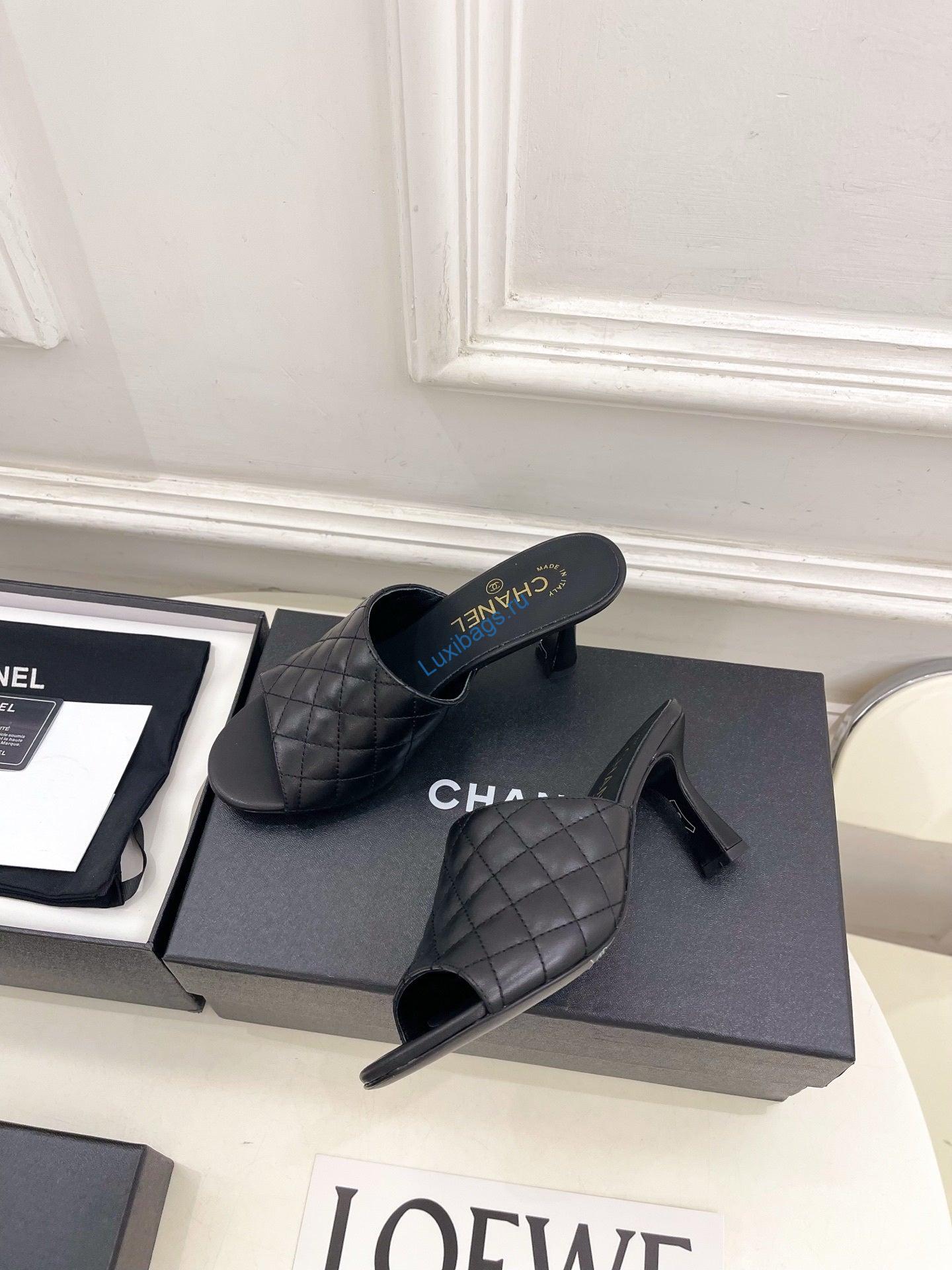 chanel women's diamond-patterned slippers 7.5cm c93344 3 Chanel Women's Diamond-patterned Slippers 7.5cm C93344 | chanel womens diamond patterned slippers 7 5cm c93344 4