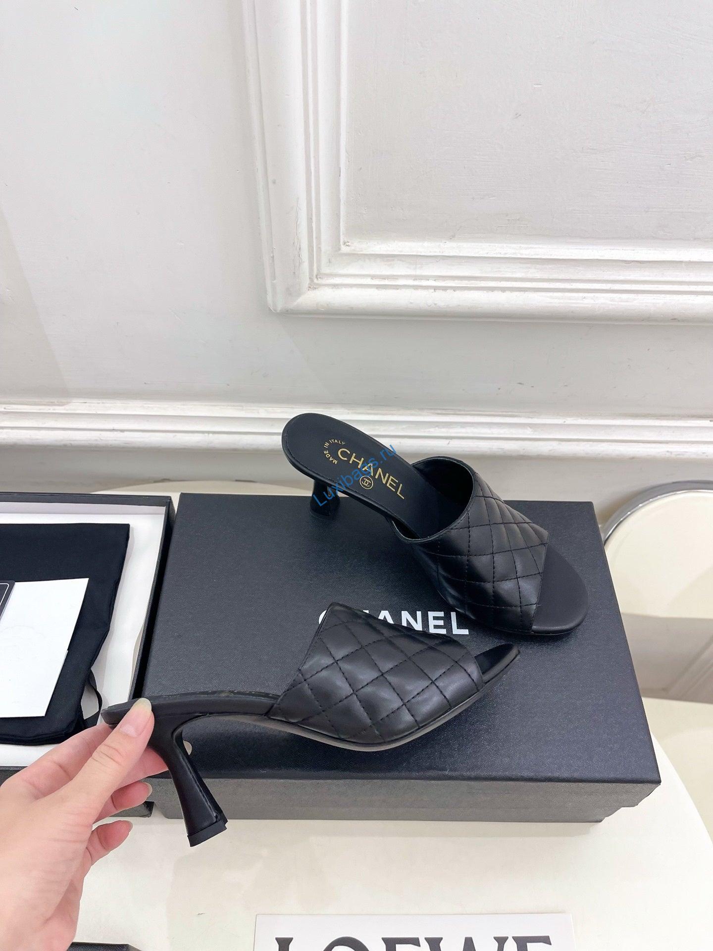 chanel women's diamond-patterned slippers 7.5cm c93344 4 Chanel Women's Diamond-patterned Slippers 7.5cm C93344 | chanel womens diamond patterned slippers 7 5cm c93344 5