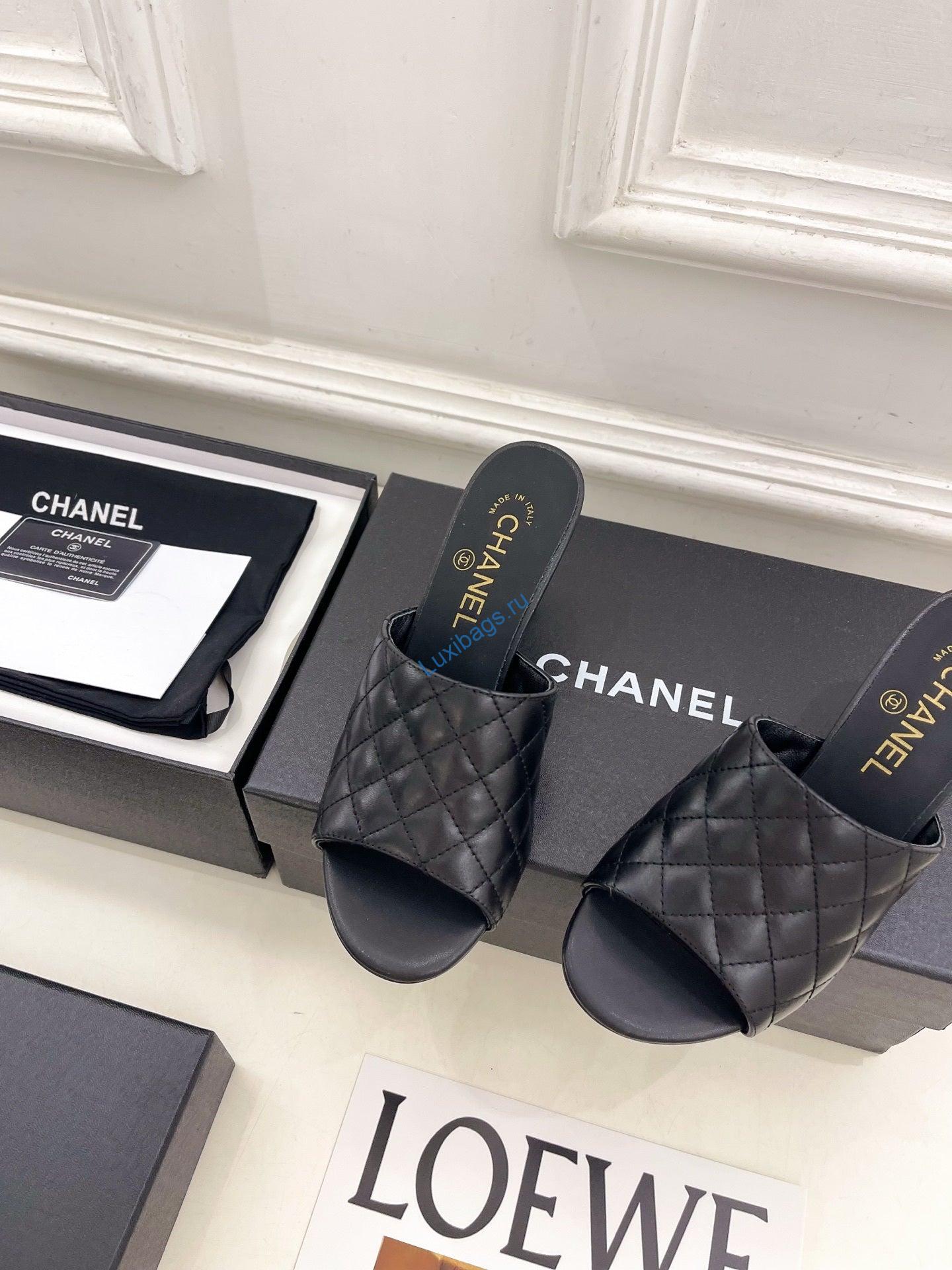 chanel women's diamond-patterned slippers 7.5cm c93344 5 Chanel Women's Diamond-patterned Slippers 7.5cm C93344 | chanel womens diamond patterned slippers 7 5cm c93344 6