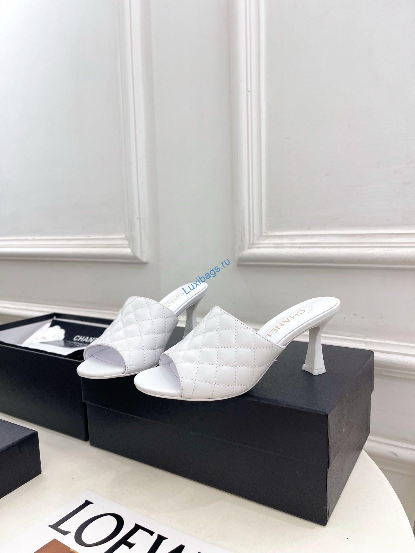 chanel women's diamond-patterned slippers 7.5cm c93345 2 Chanel Women's Diamond-patterned Slippers 7.5cm C93345 | chanel womens diamond patterned slippers 7 5cm c93345 3