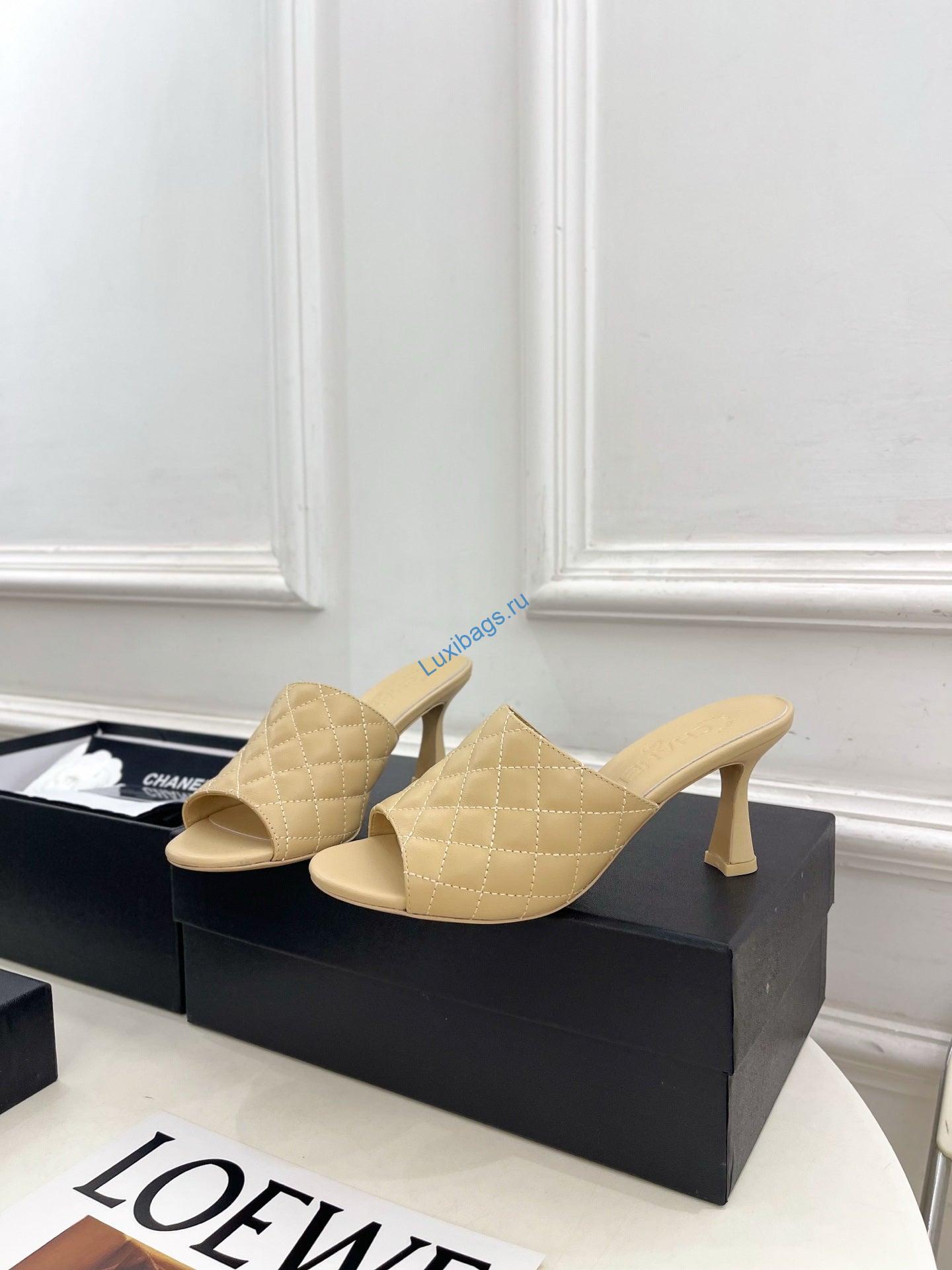 chanel women's diamond-patterned slippers 7.5cm c93346 2 Chanel Women's Diamond-patterned Slippers 7.5cm C93346 | chanel womens diamond patterned slippers 7 5cm c93346 3