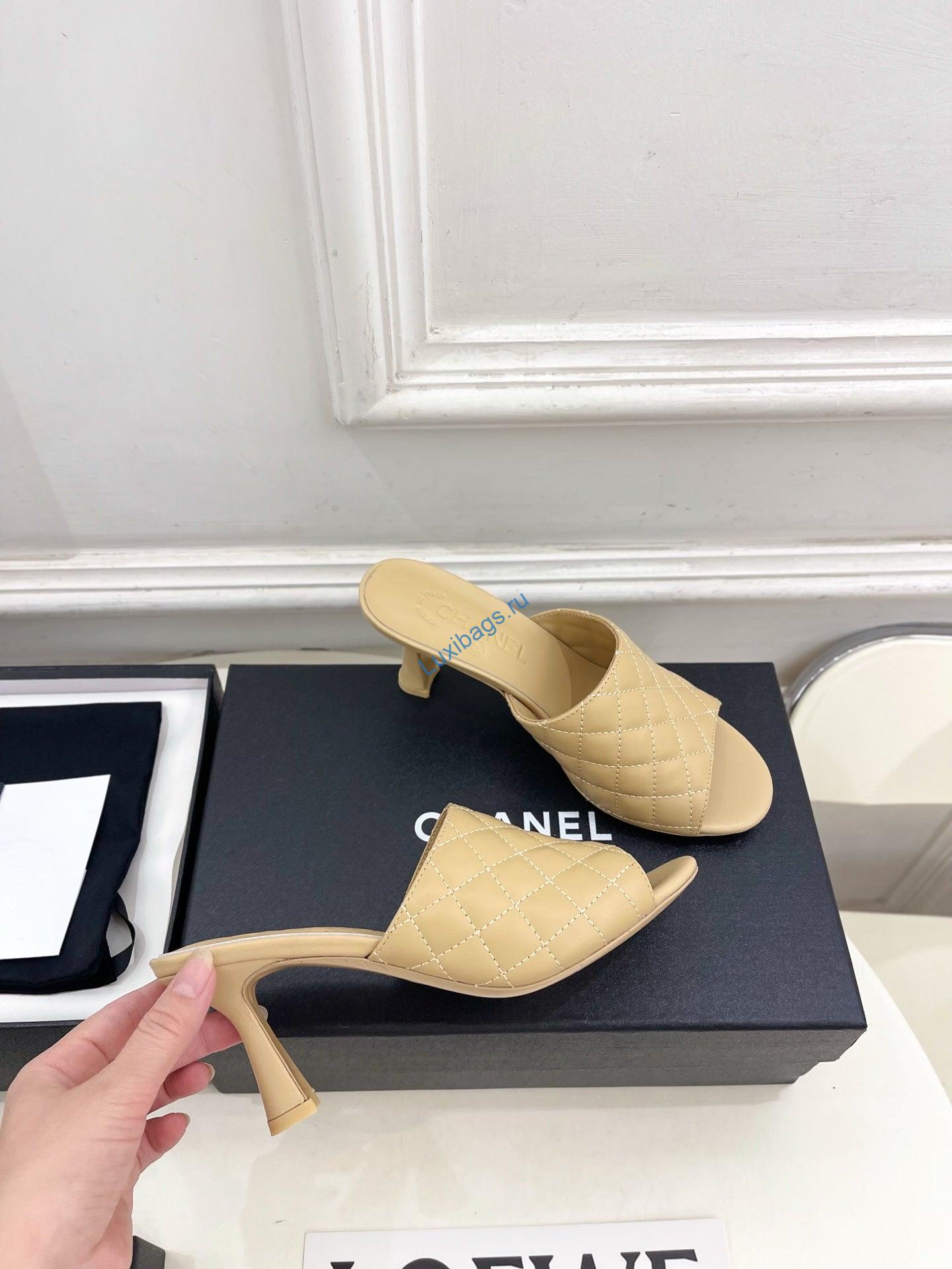 chanel women's diamond-patterned slippers 7.5cm c93346 3 Chanel Women's Diamond-patterned Slippers 7.5cm C93346 | chanel womens diamond patterned slippers 7 5cm c93346 4
