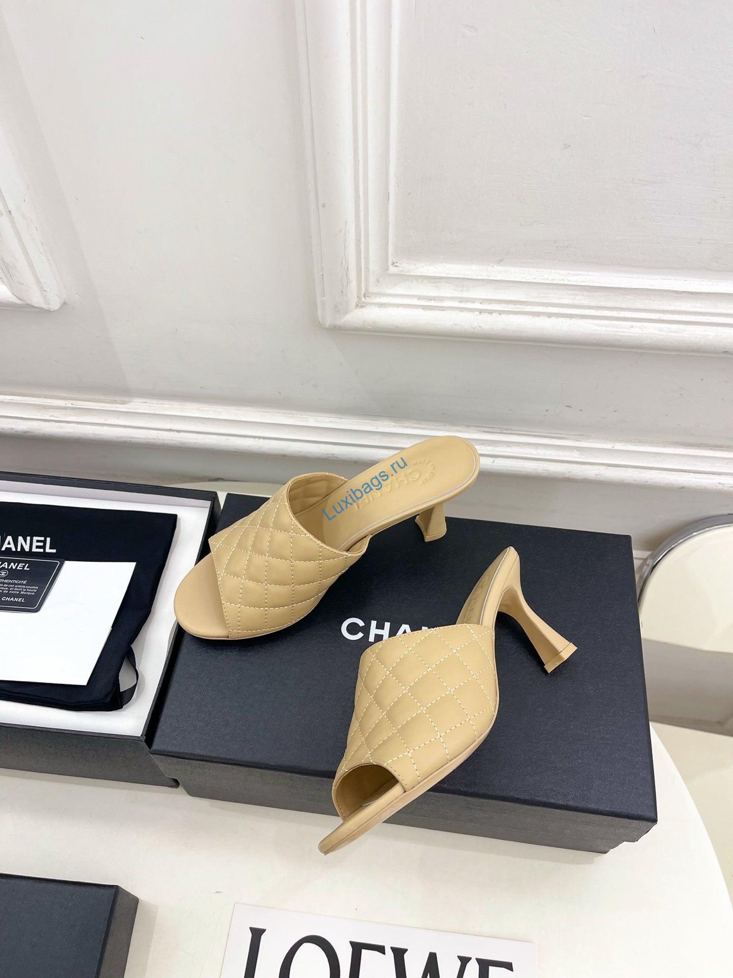 chanel women's diamond-patterned slippers 7.5cm c93346 4 Chanel Women's Diamond-patterned Slippers 7.5cm C93346 | chanel womens diamond patterned slippers 7 5cm c93346 5