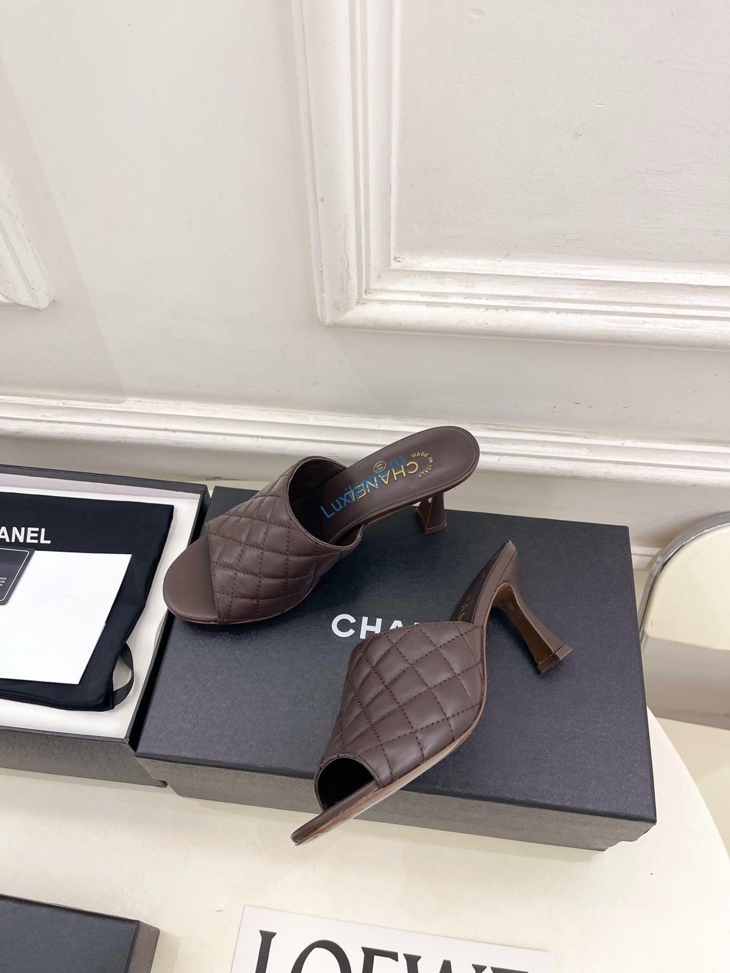 chanel women's diamond-patterned slippers 7.5cm c93347 4 Chanel Women's Diamond-patterned Slippers 7.5cm C93347 | chanel womens diamond patterned slippers 7 5cm c93347 5