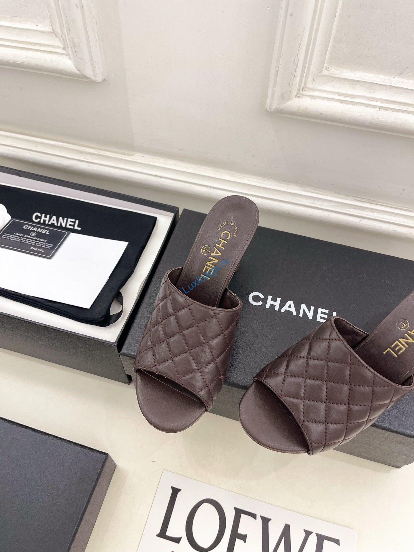 chanel women's diamond-patterned slippers 7.5cm c93347 5 Chanel Women's Diamond-patterned Slippers 7.5cm C93347 | chanel womens diamond patterned slippers 7 5cm c93347 6